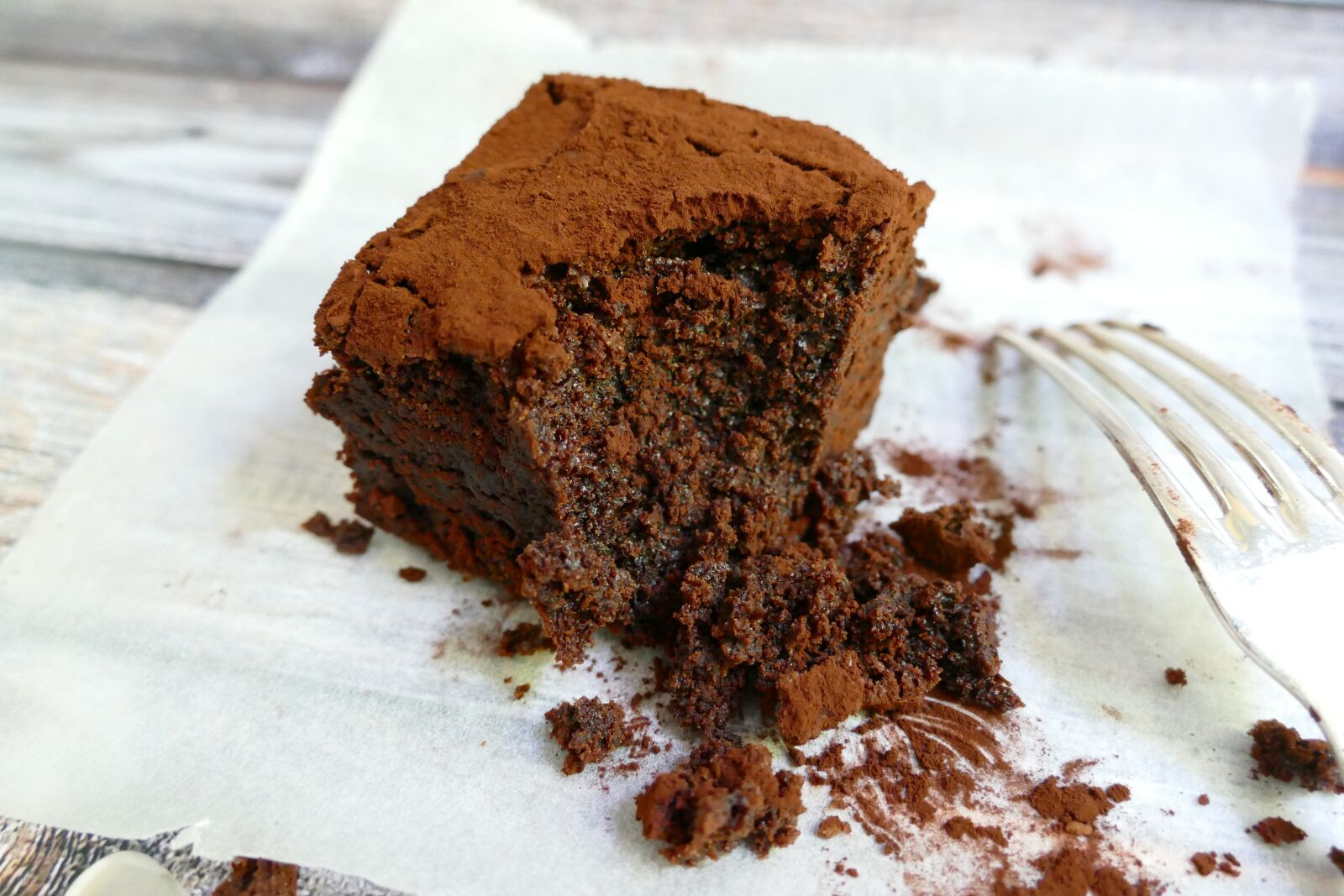 Panasonic Lumix DMC-FZ1000 sample photo. Chocolate cake, brownies, cake photography