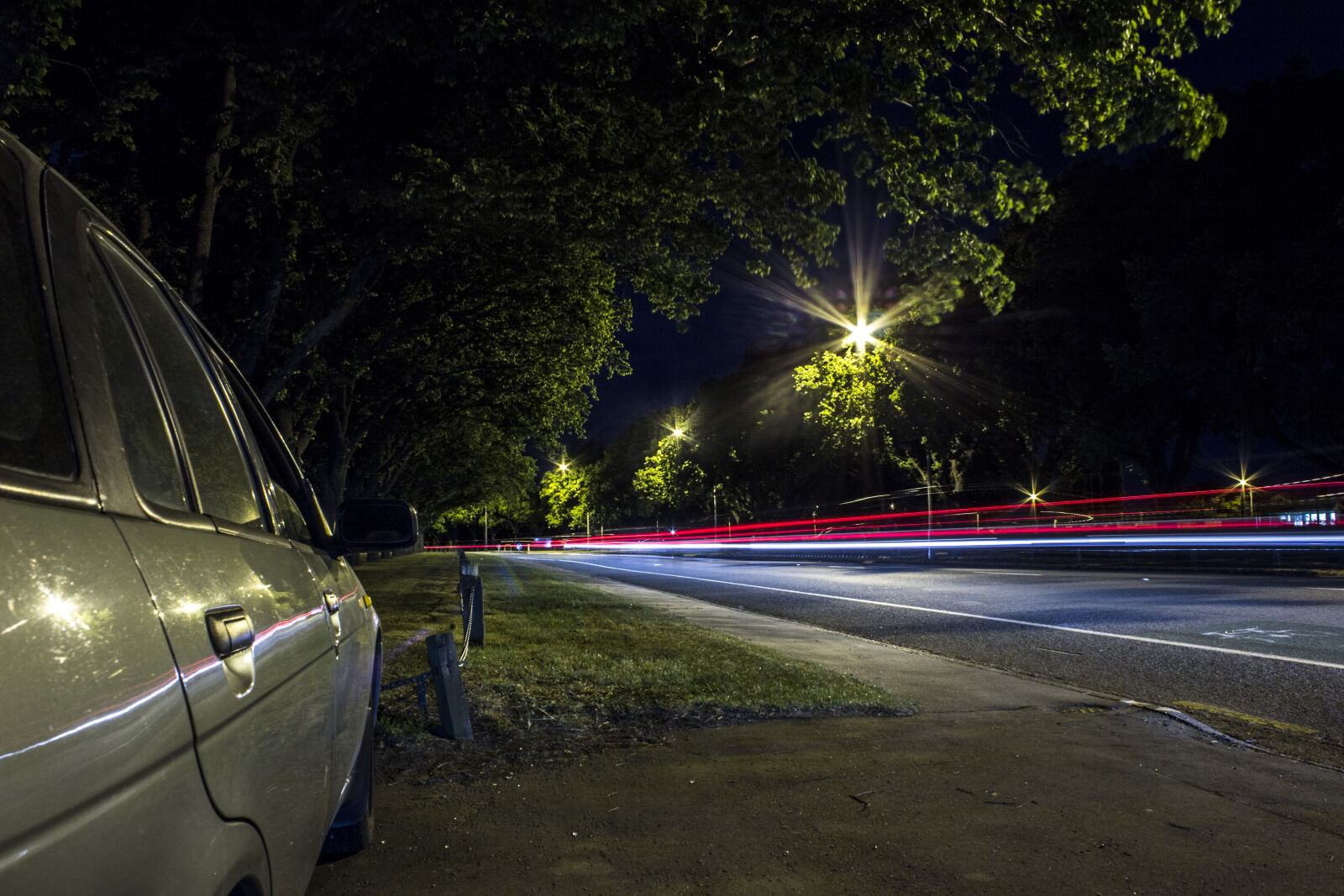 Canon EOS 600D (Rebel EOS T3i / EOS Kiss X5) sample photo. Car, cars, colour, lights photography