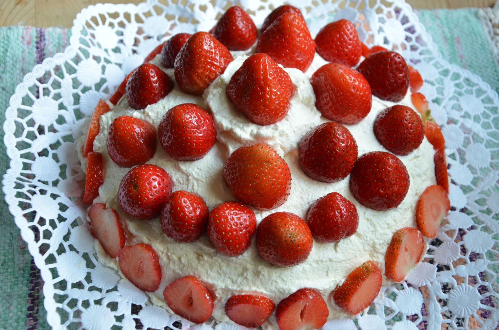 Nikon D7000 sample photo. Cake, strawberries, summer photography