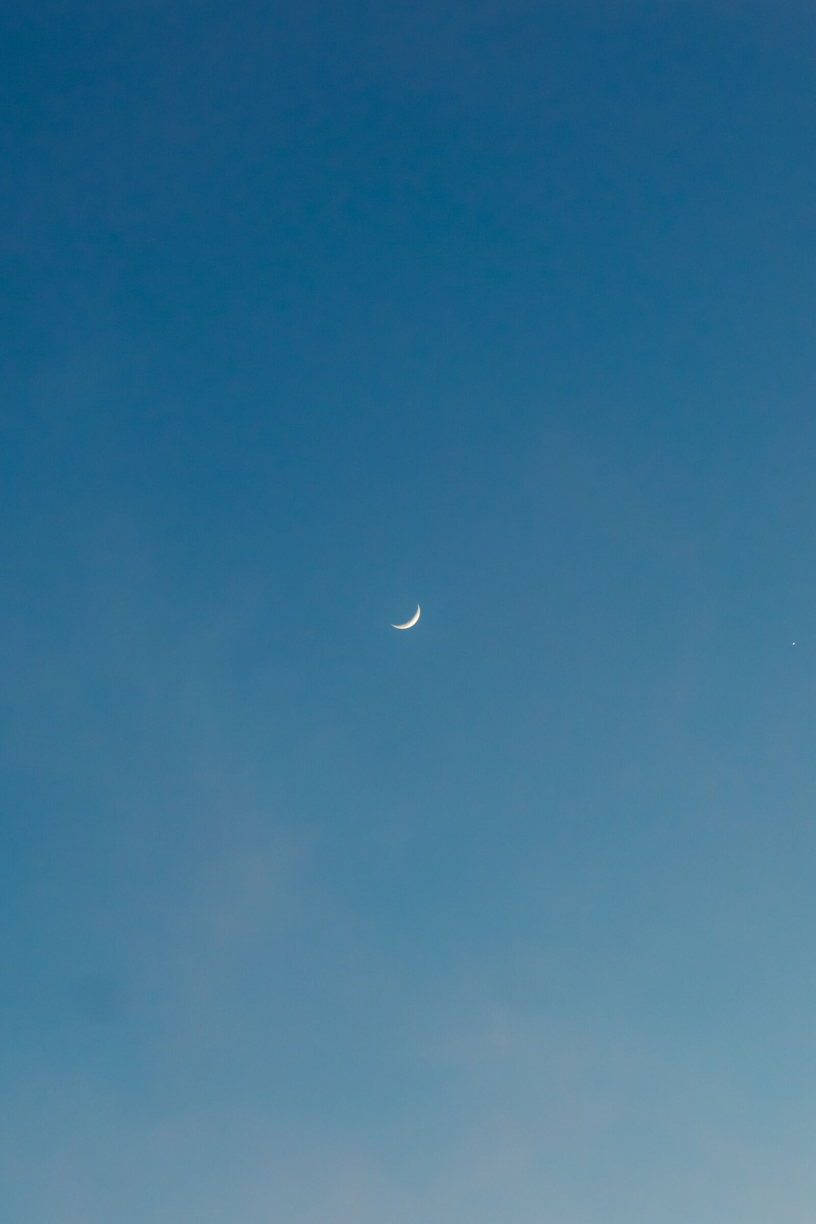 Sony a6000 sample photo. Crescent, moon, night photography