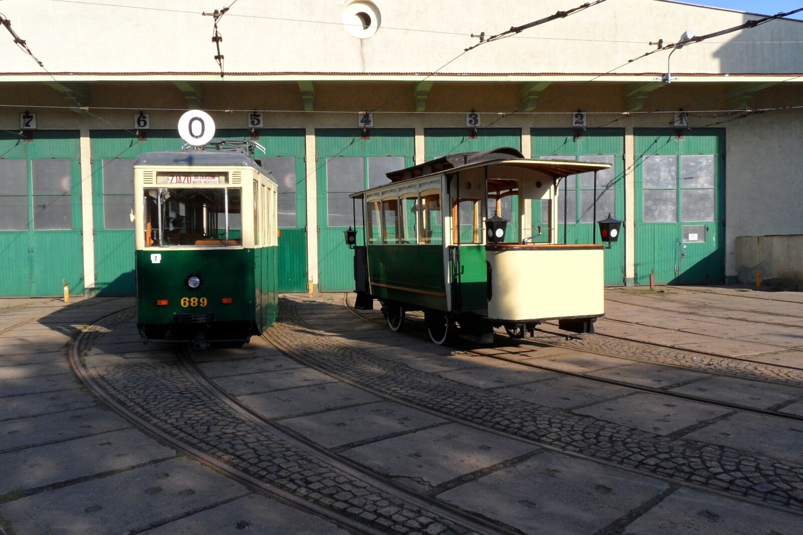 Samsung WB600 / VLUU WB600 /  WB610 sample photo. Tram, monument technology, tech photography