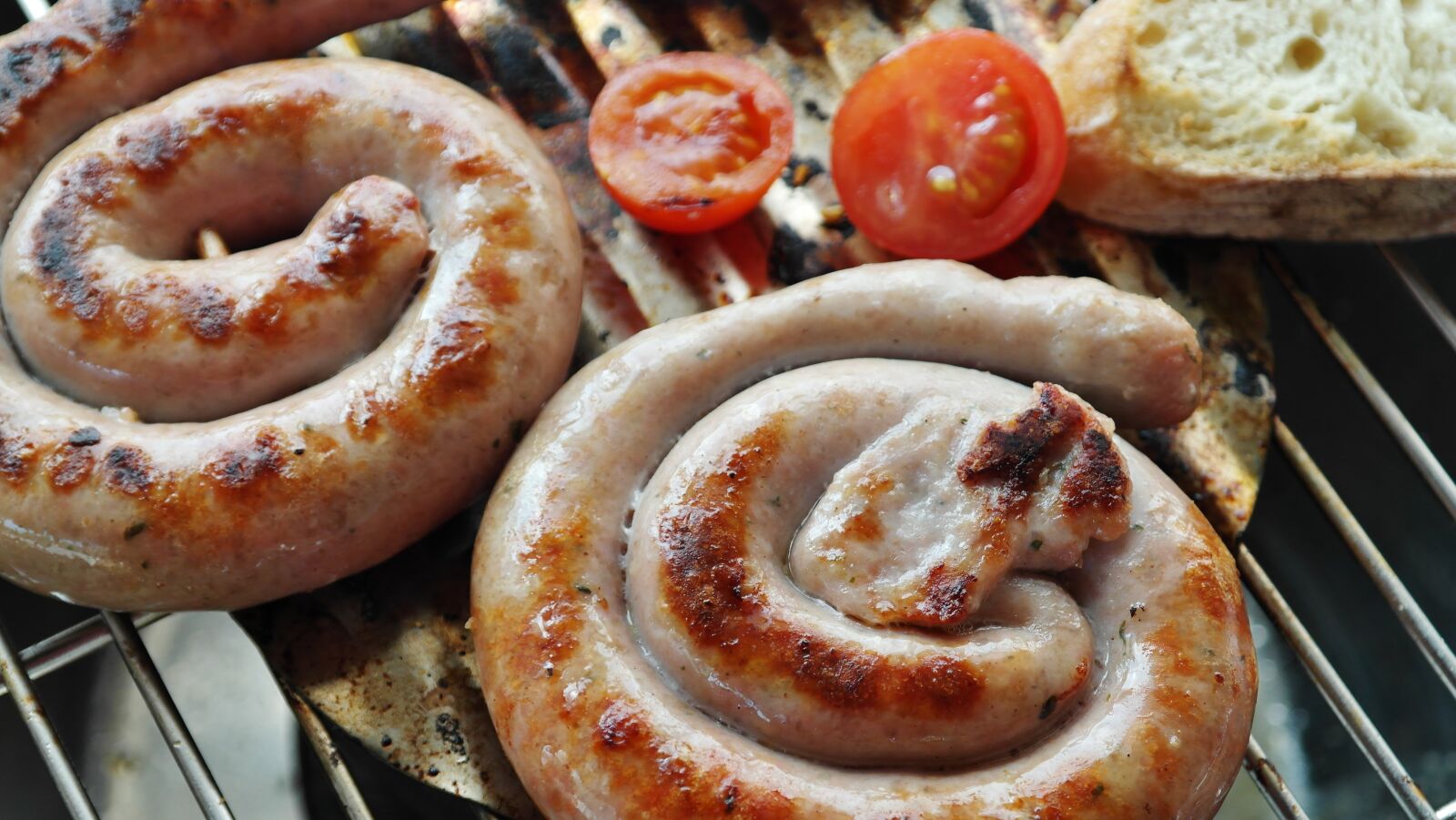 Samsung NX20 sample photo. Bratwurst, barbecue, meat photography
