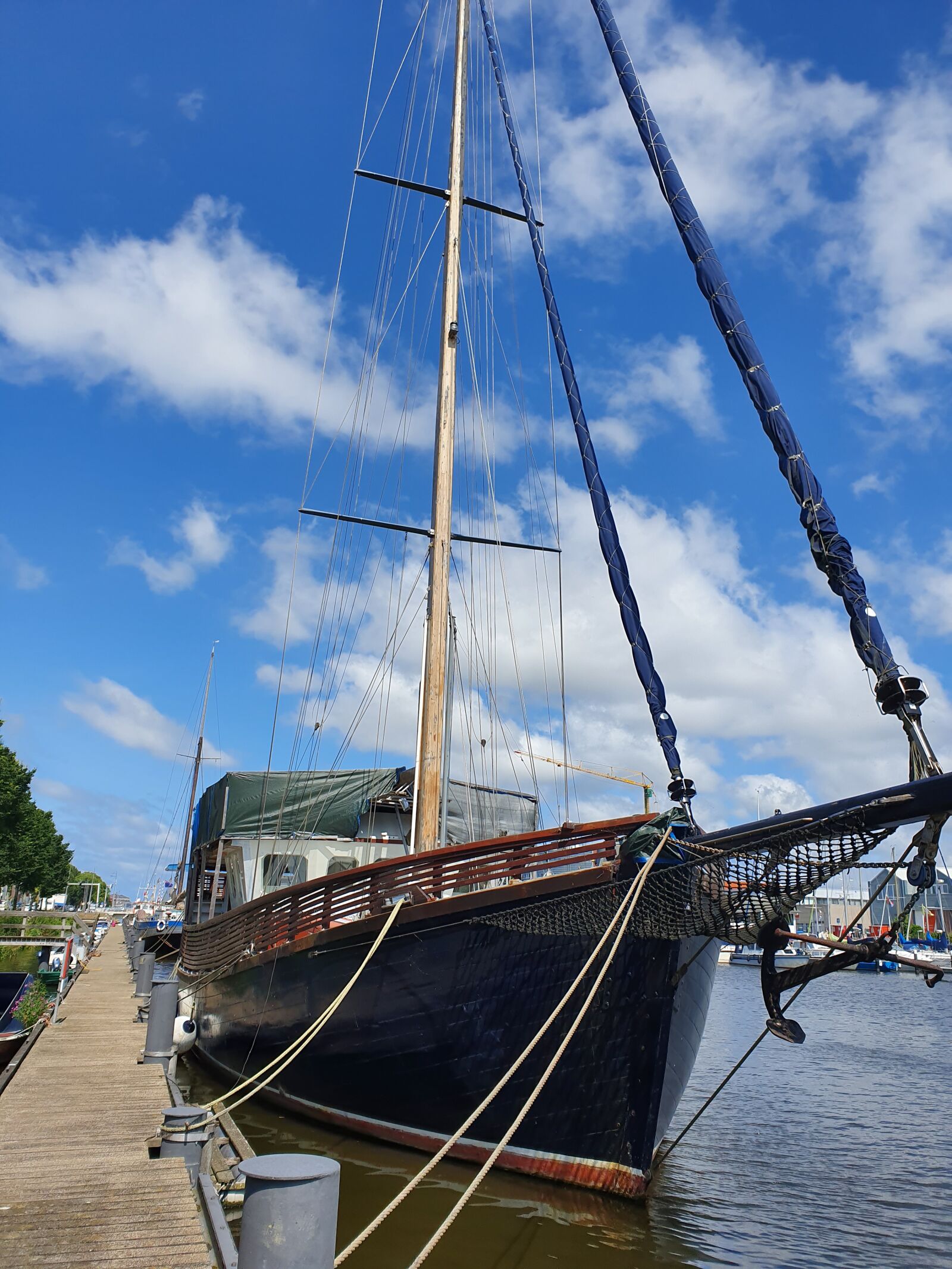 Samsung Galaxy S10+ sample photo. Fishing boat, holland, port photography