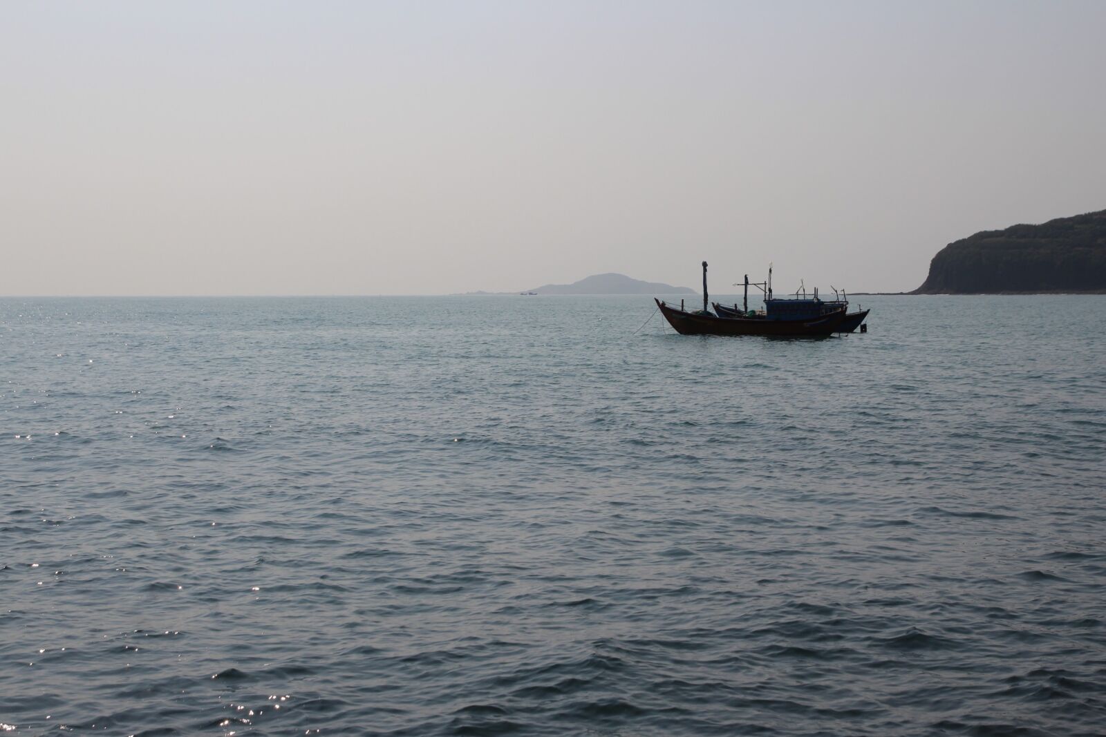Tamron SP AF 17-50mm F2.8 XR Di II LD Aspherical (IF) sample photo. Vietnam, asia, beach photography