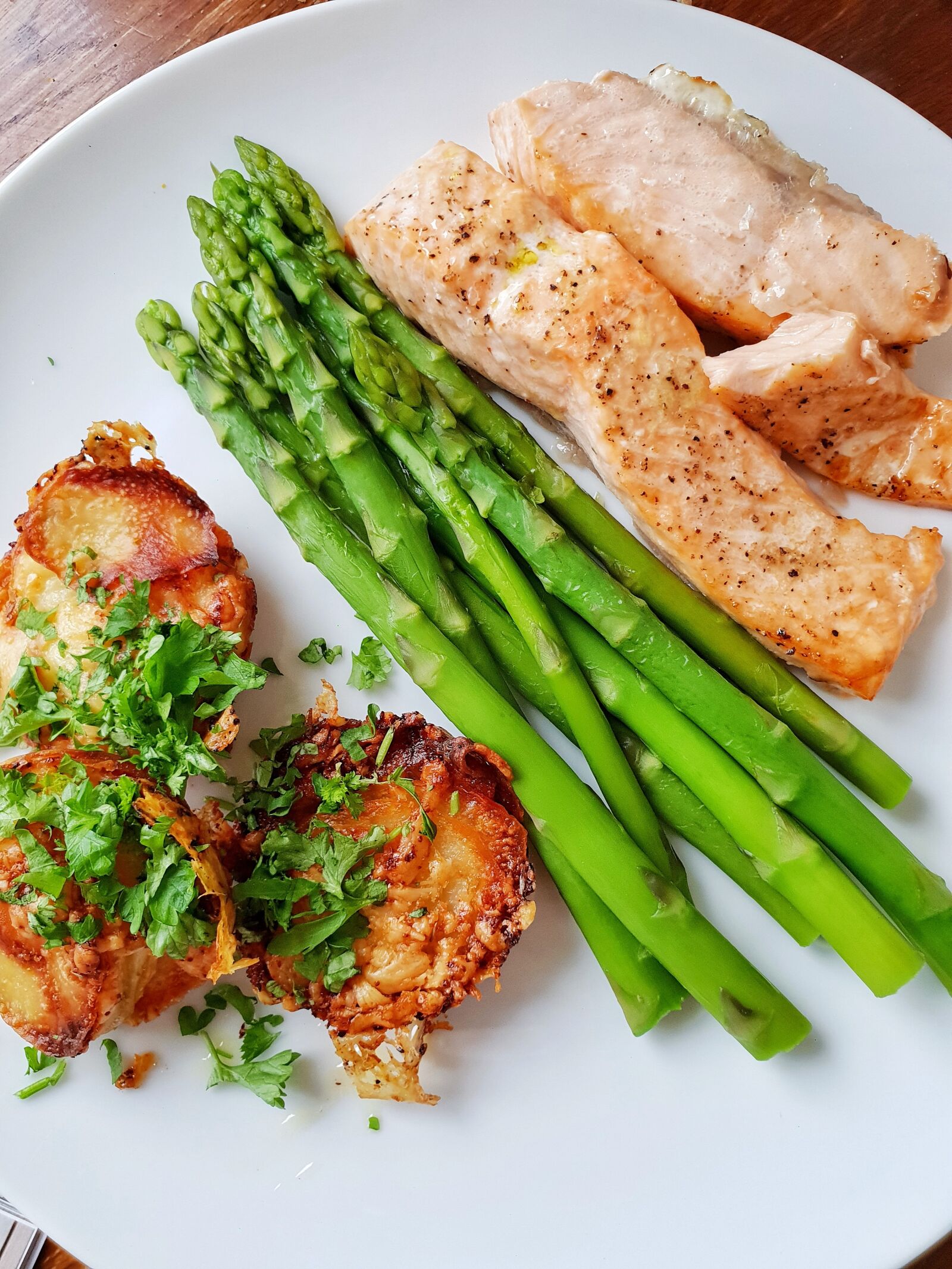 Samsung Galaxy S9+ sample photo. Food, salmon, asparagus photography