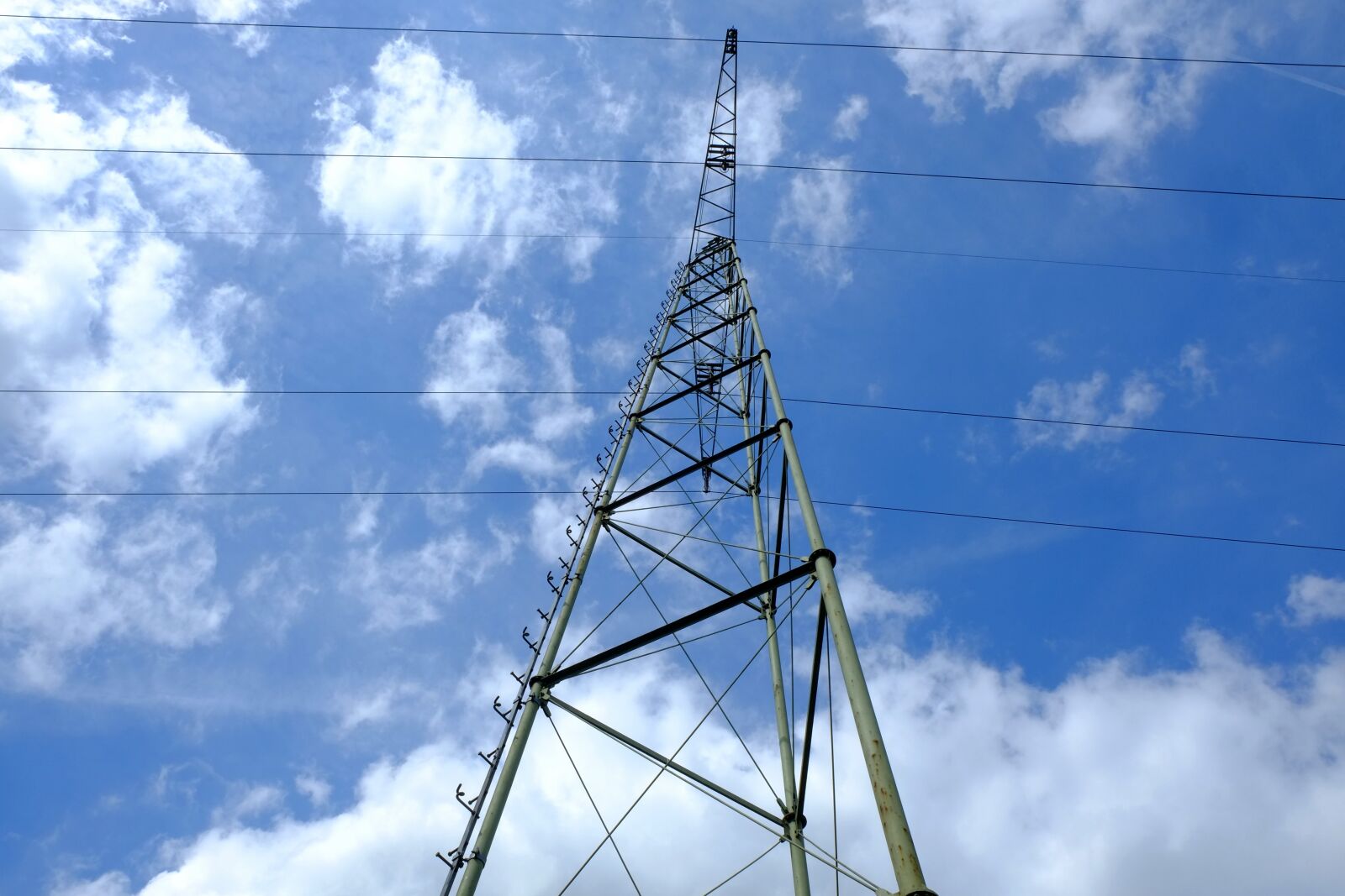 Fujifilm X-E1 sample photo. Pylon, current, electricity photography