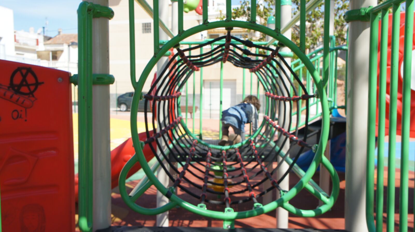 Sony Alpha NEX-5 + Sony E 18-55mm F3.5-5.6 OSS sample photo. Park, game, childhood photography