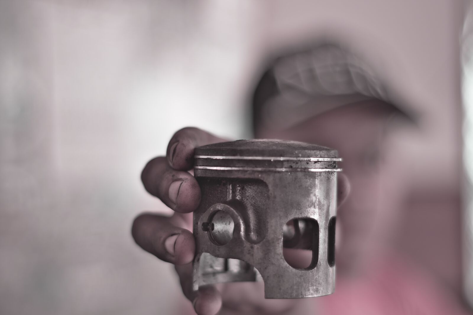 Nikon D7200 sample photo. Piston, hand, holding photography