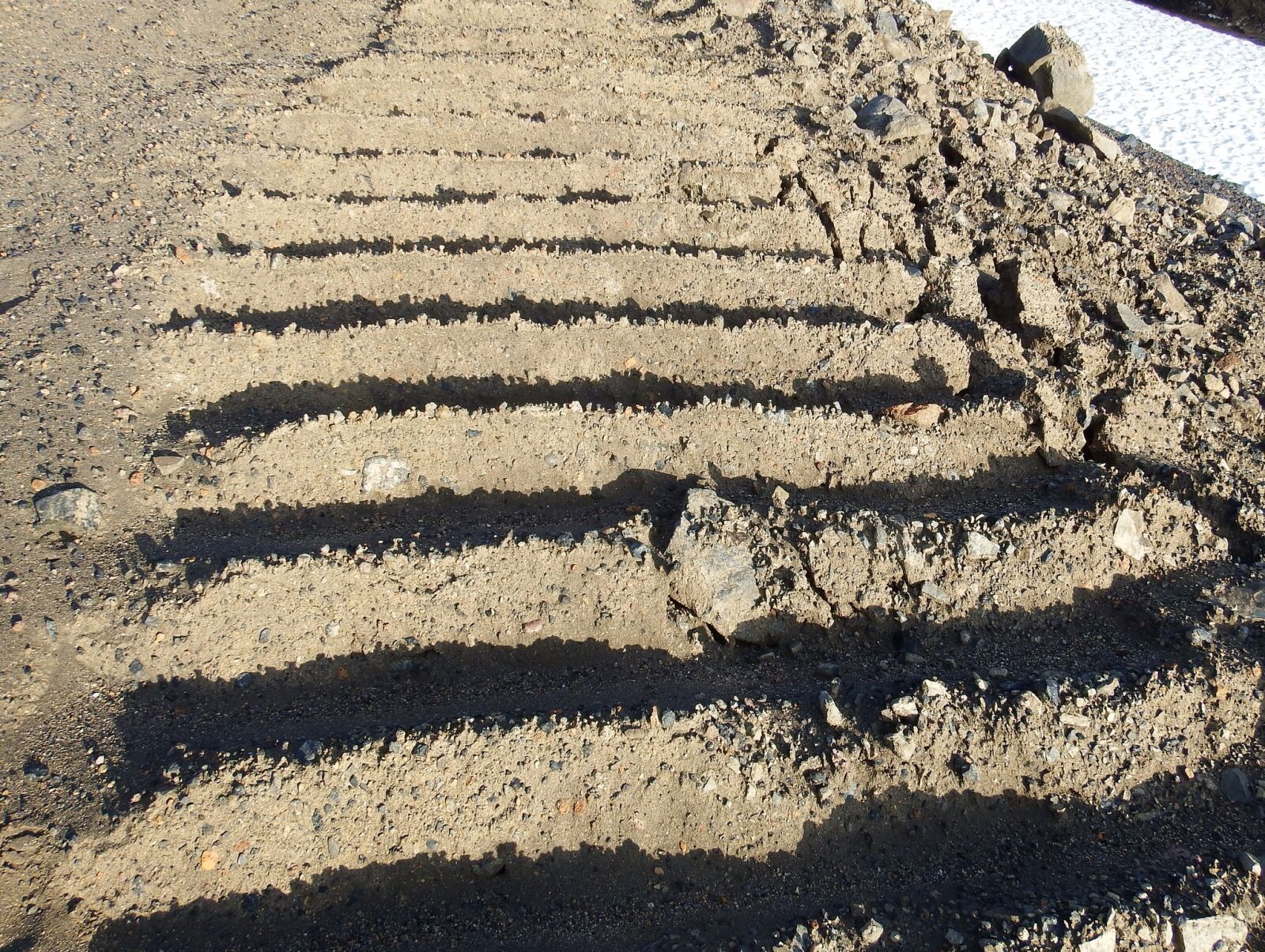 Fujifilm FinePix S1 sample photo. Tracks, track, road photography