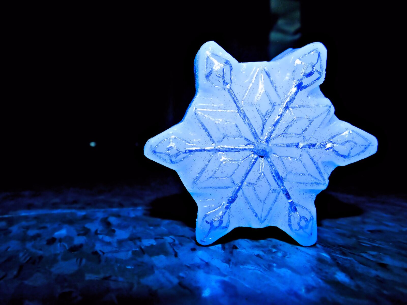Nikon Coolpix L840 sample photo. Snowflake, blue, low light photography