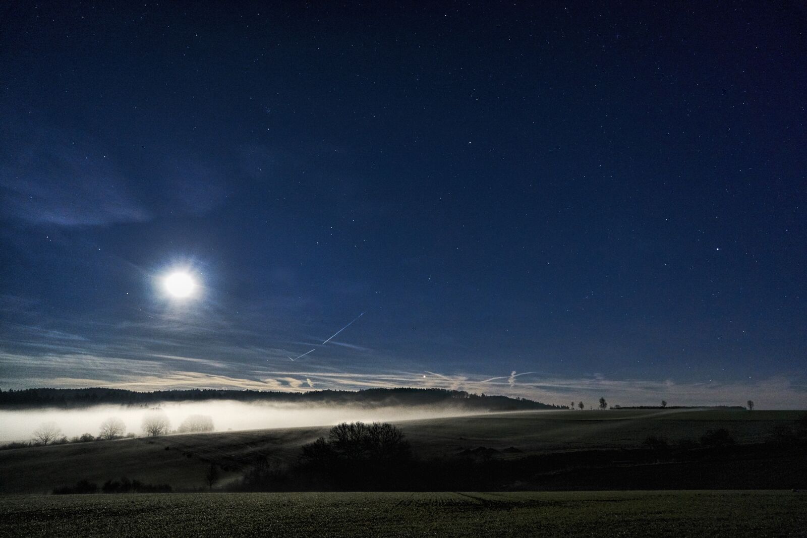 Sony a7R II sample photo. Moon, full moon, fog photography