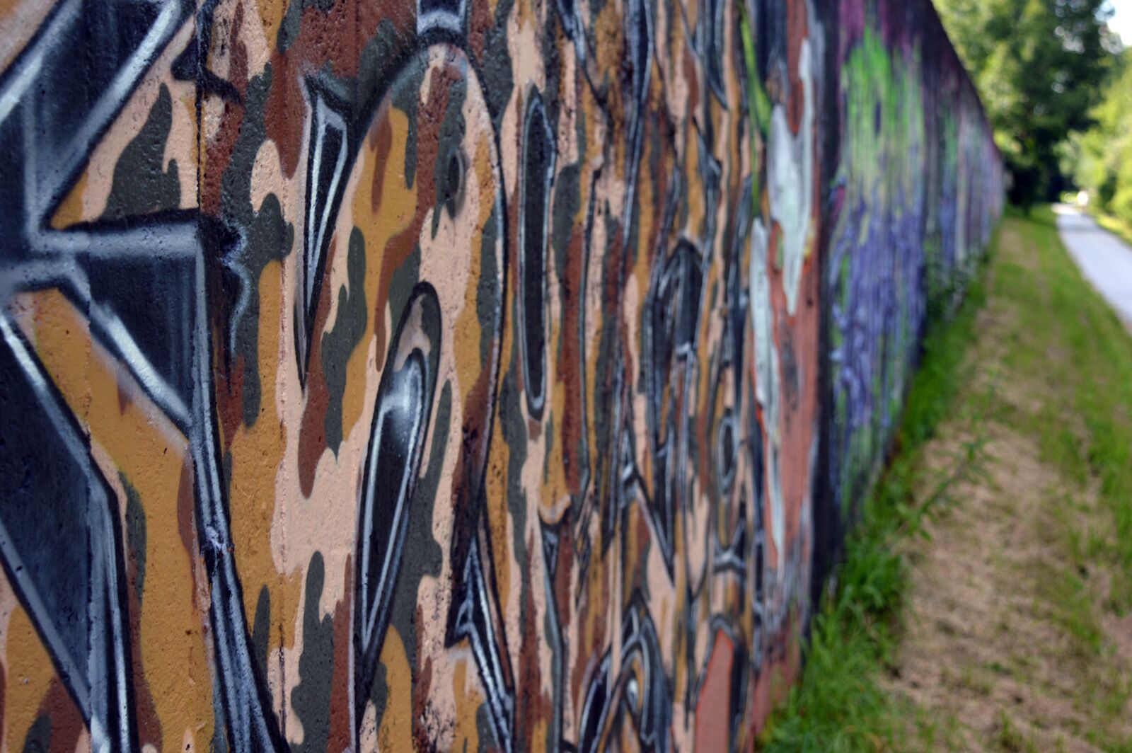 Nikon D3200 sample photo. Graffiti, street art, wall photography