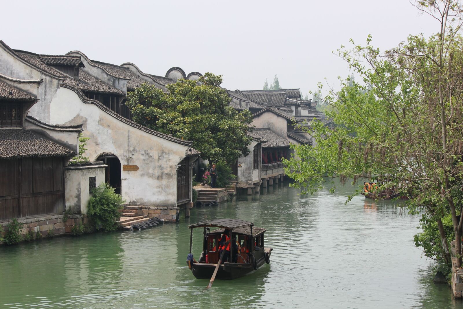 Canon EOS 100D (EOS Rebel SL1 / EOS Kiss X7) sample photo. Chinese waterway, chinese homes photography