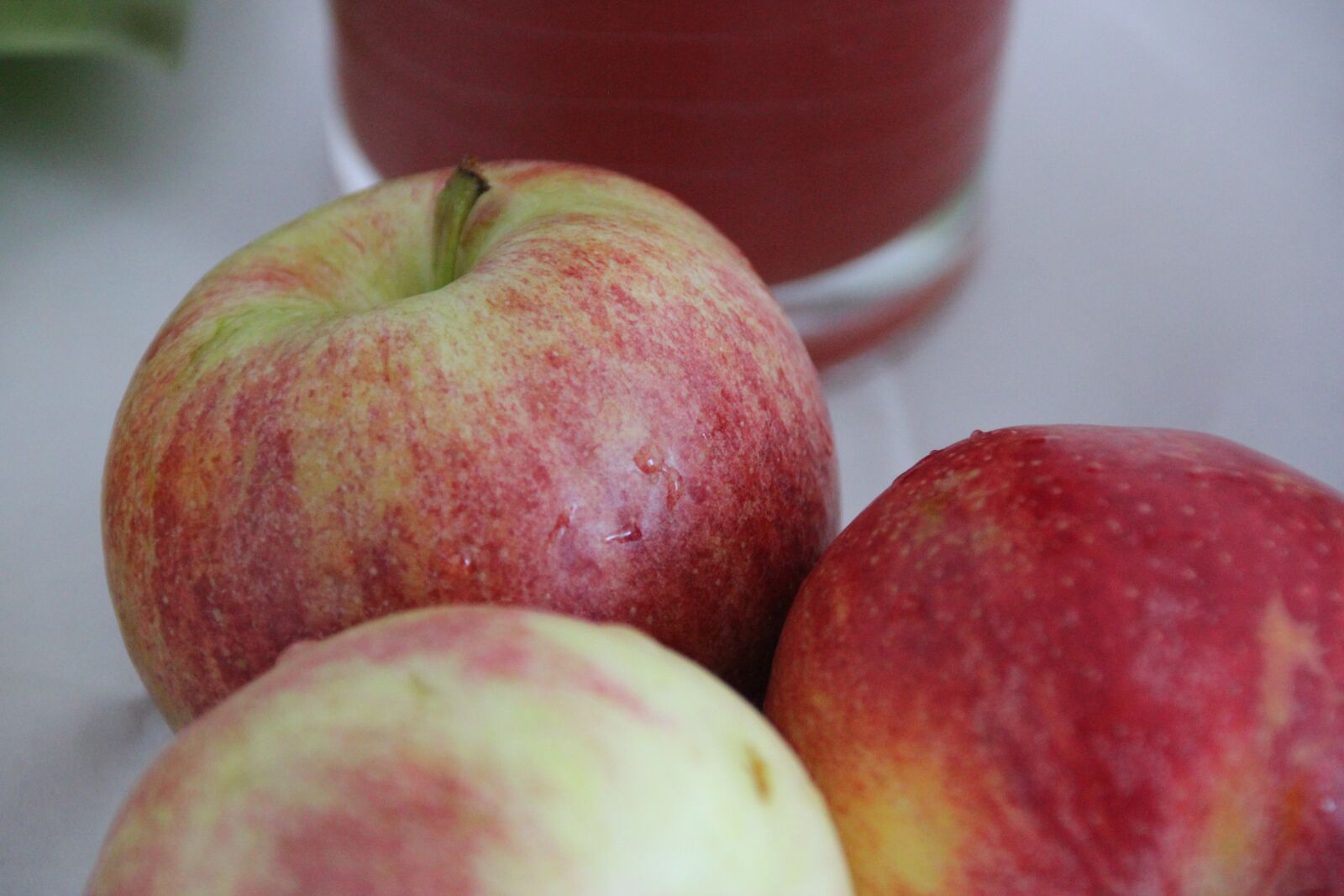 Canon EOS 600D (Rebel EOS T3i / EOS Kiss X5) sample photo. Apple, fresh, fruit photography