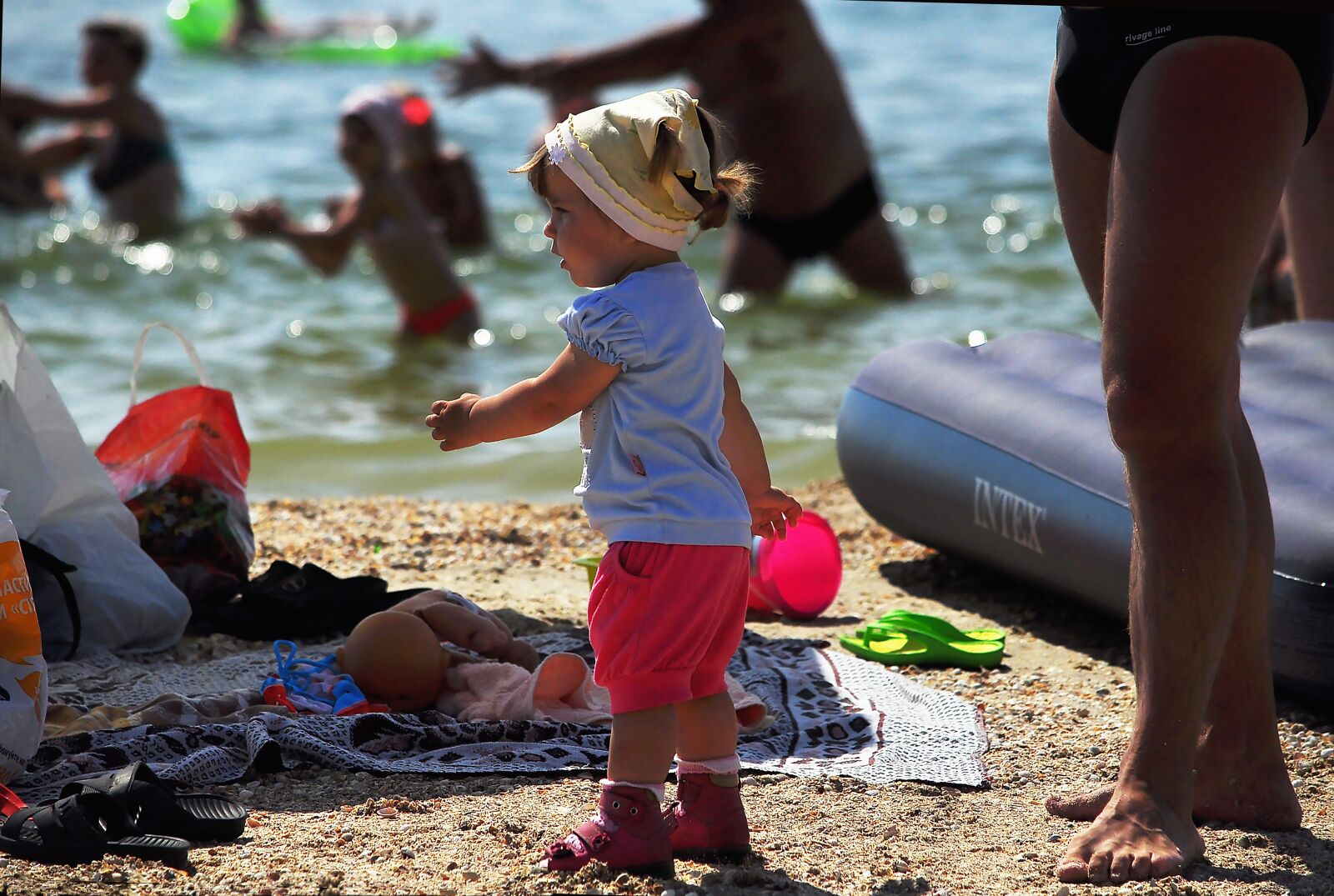 Nikon D90 sample photo. Beach, kids, legs photography