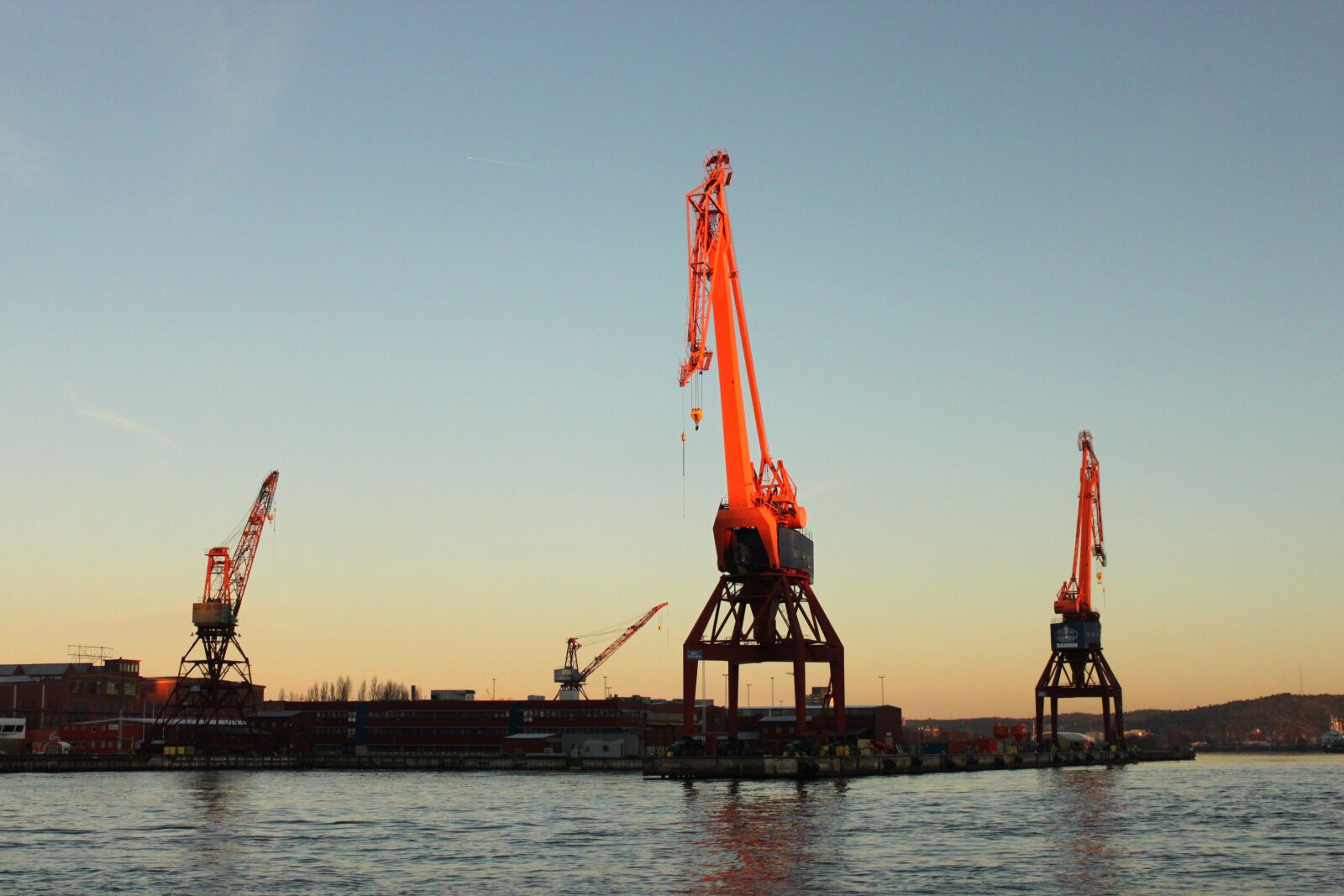Canon EOS 500D (EOS Rebel T1i / EOS Kiss X3) sample photo. Gothenburg, port, cranes photography
