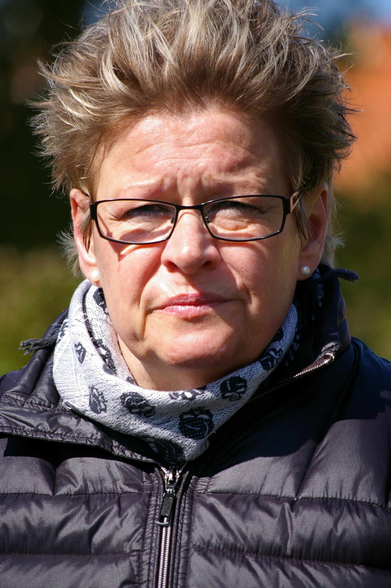 Pentax *ist DL sample photo. Woman, facial expressions, older photography