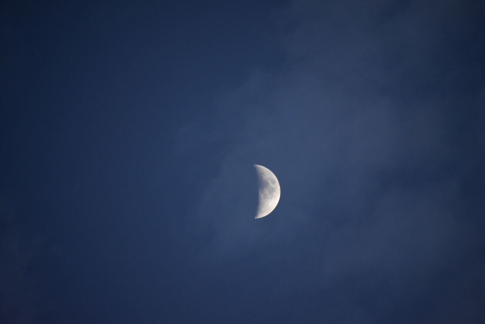 Nikon D7200 sample photo. Moon, silver color, meniscus photography