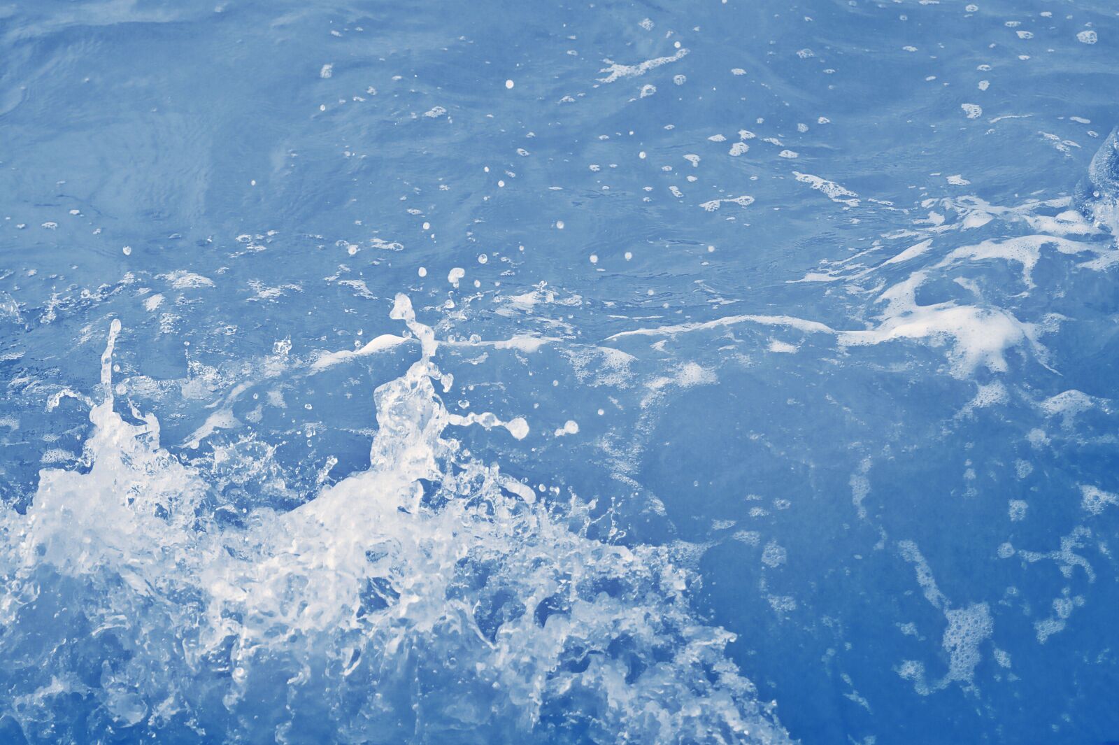 Sony DT 18-55mm F3.5-5.6 SAM II sample photo. Background, water, spray photography