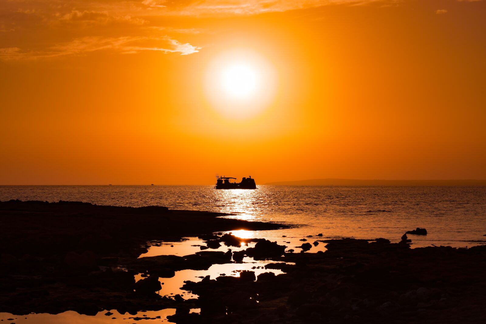 Nikon D3300 sample photo. Sunset, rocky coast, sun photography