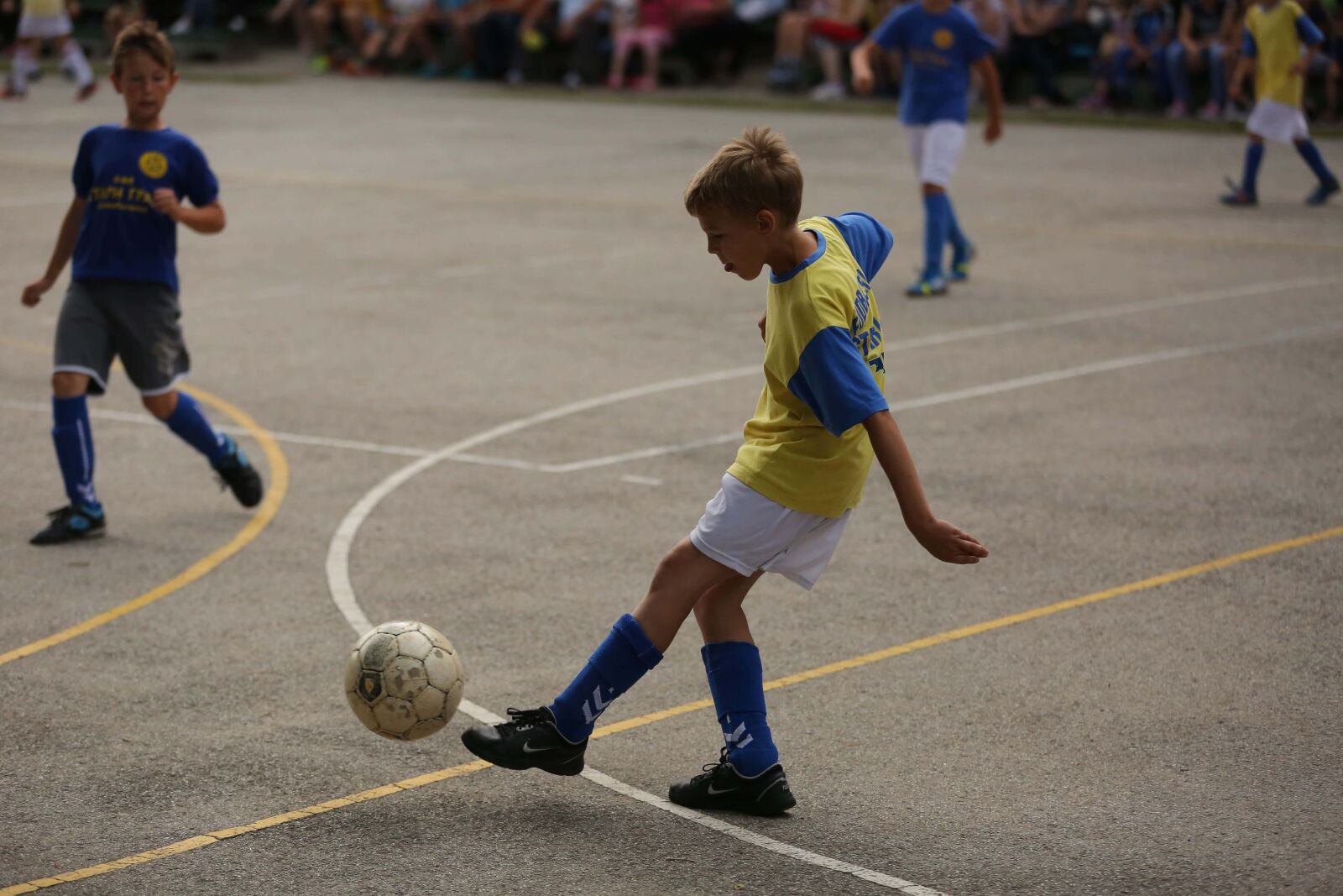 Canon EOS 5D Mark III sample photo. Football player, football, tournament photography