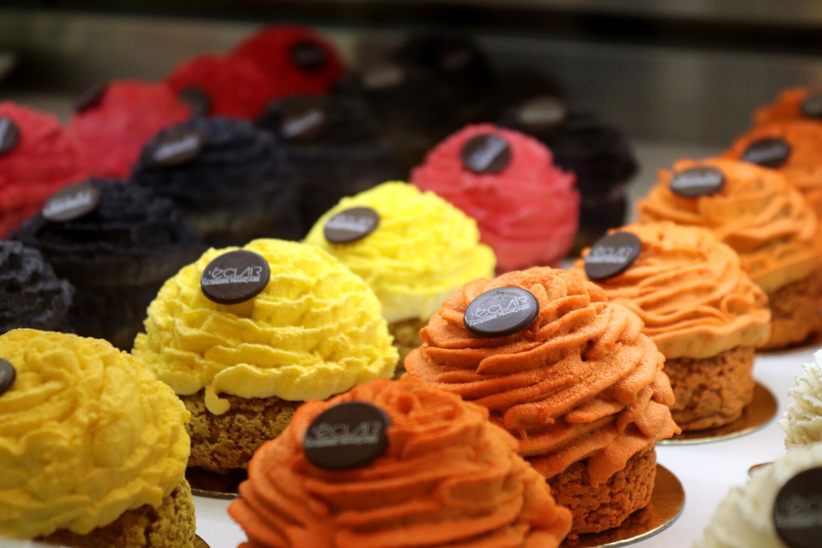 Canon EOS 200D (EOS Rebel SL2 / EOS Kiss X9) sample photo. Pastries, cake, muffins photography