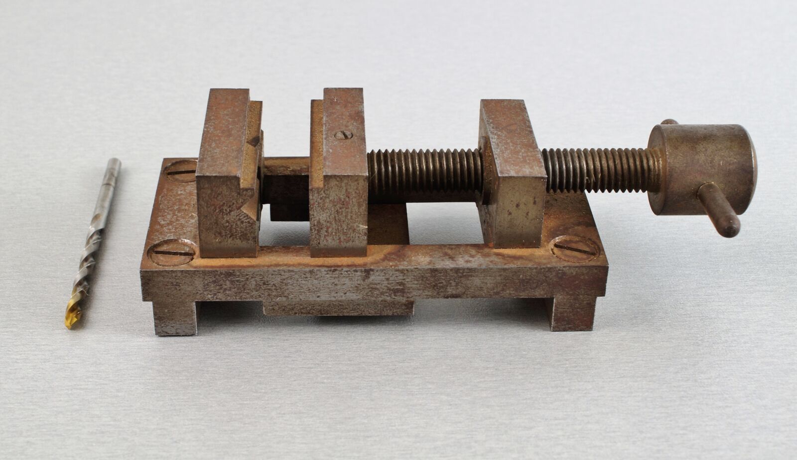 Sony DT 18-70mm F3.5-5.6 sample photo. Vice, drill vice, drilling photography