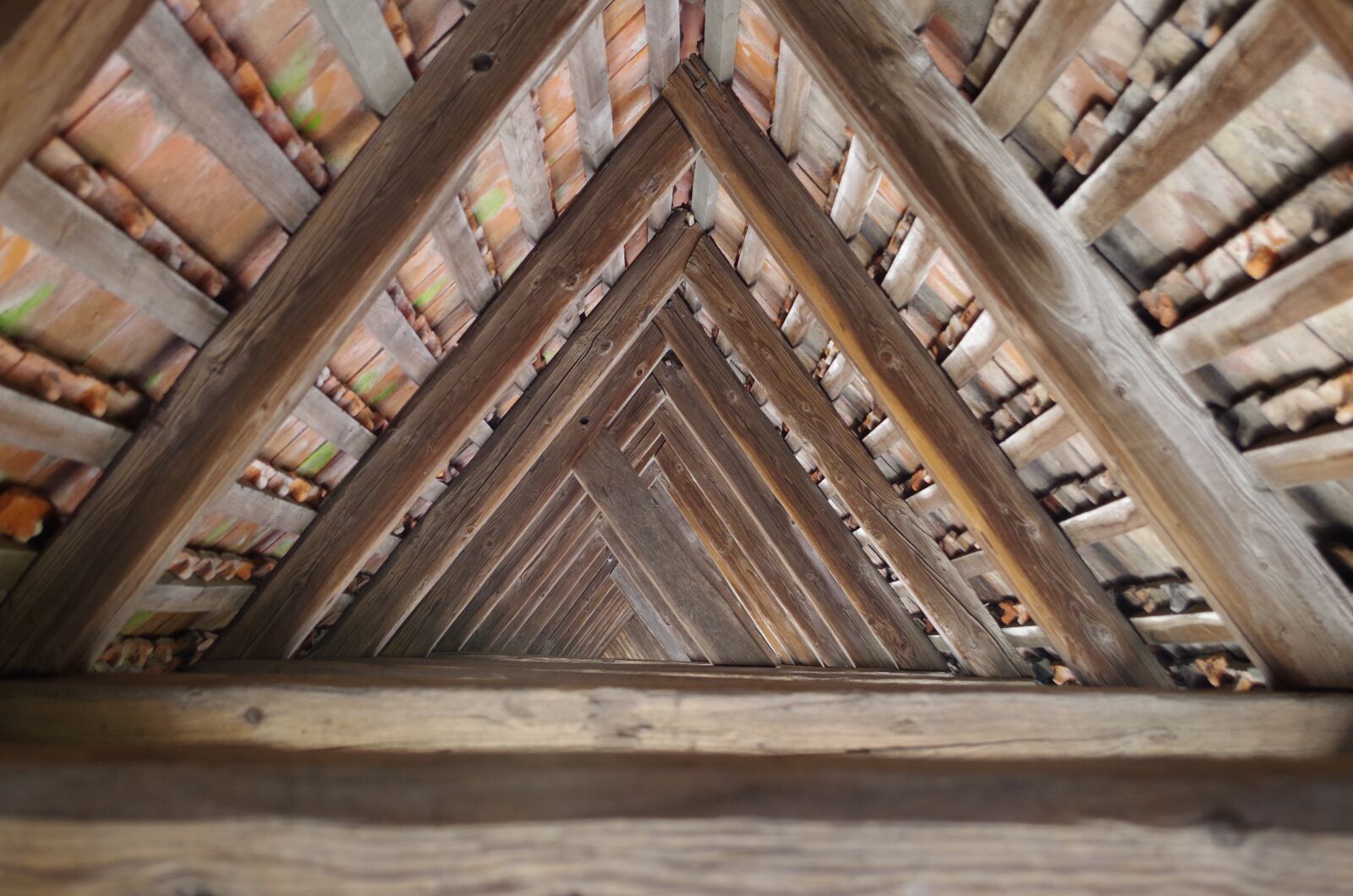 Pentax K-30 sample photo. Roof, architecture, wooden construction photography