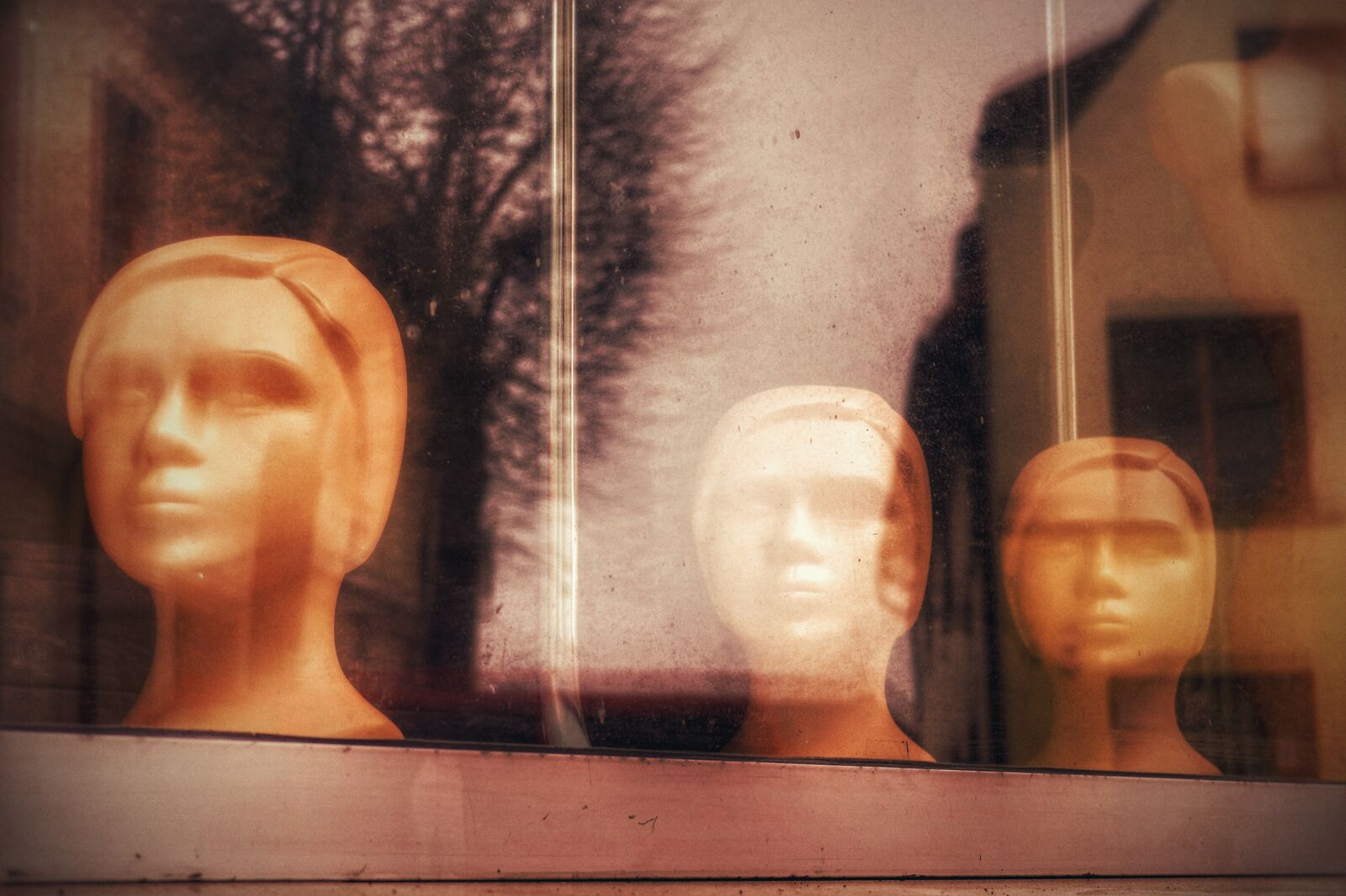 Fujifilm X30 sample photo. Glass, head, heads, mannequin photography