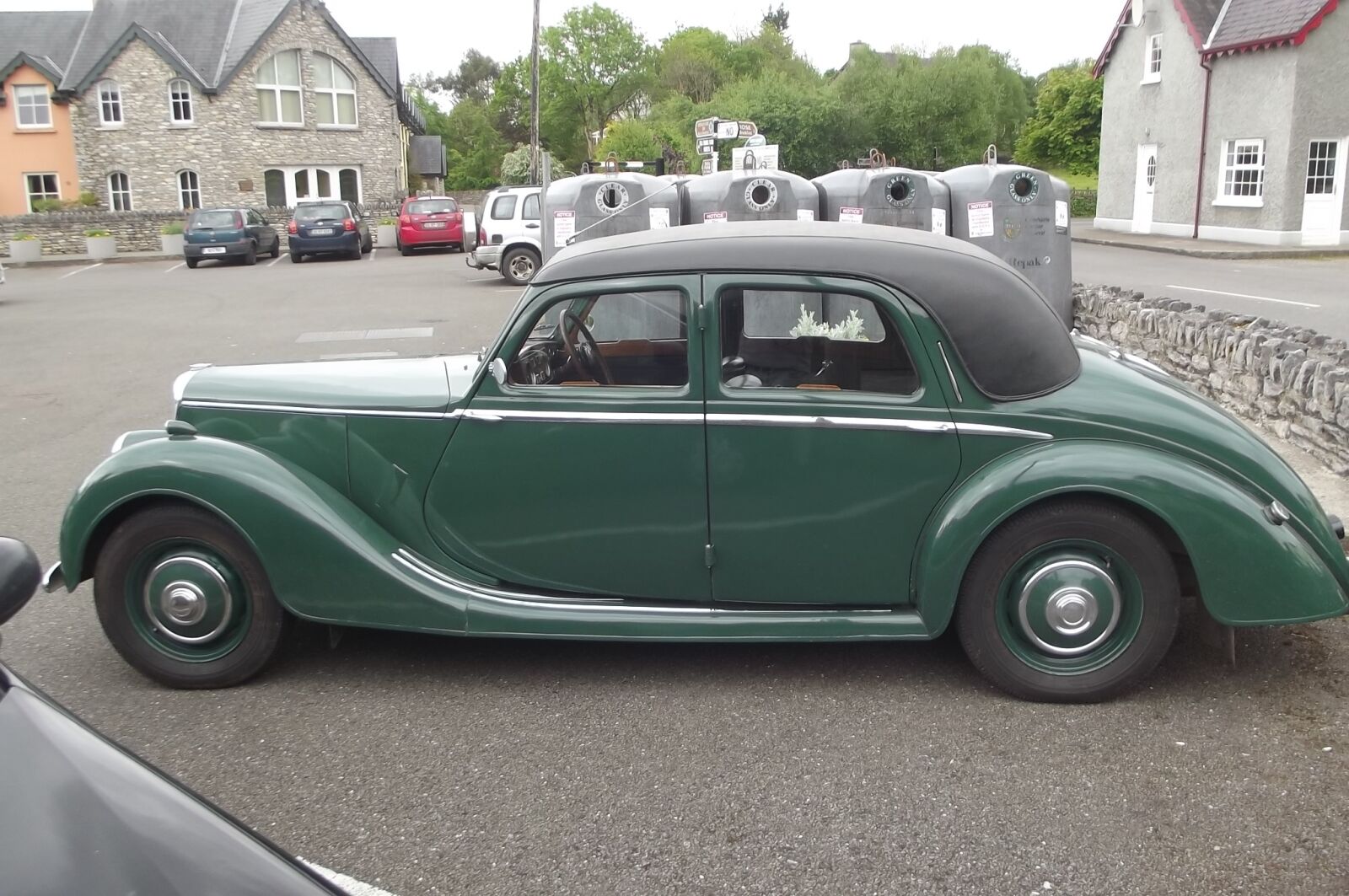 FujiFilm FinePix S2950 (FinePix S2990) sample photo. Beautiful, vintage, green car photography