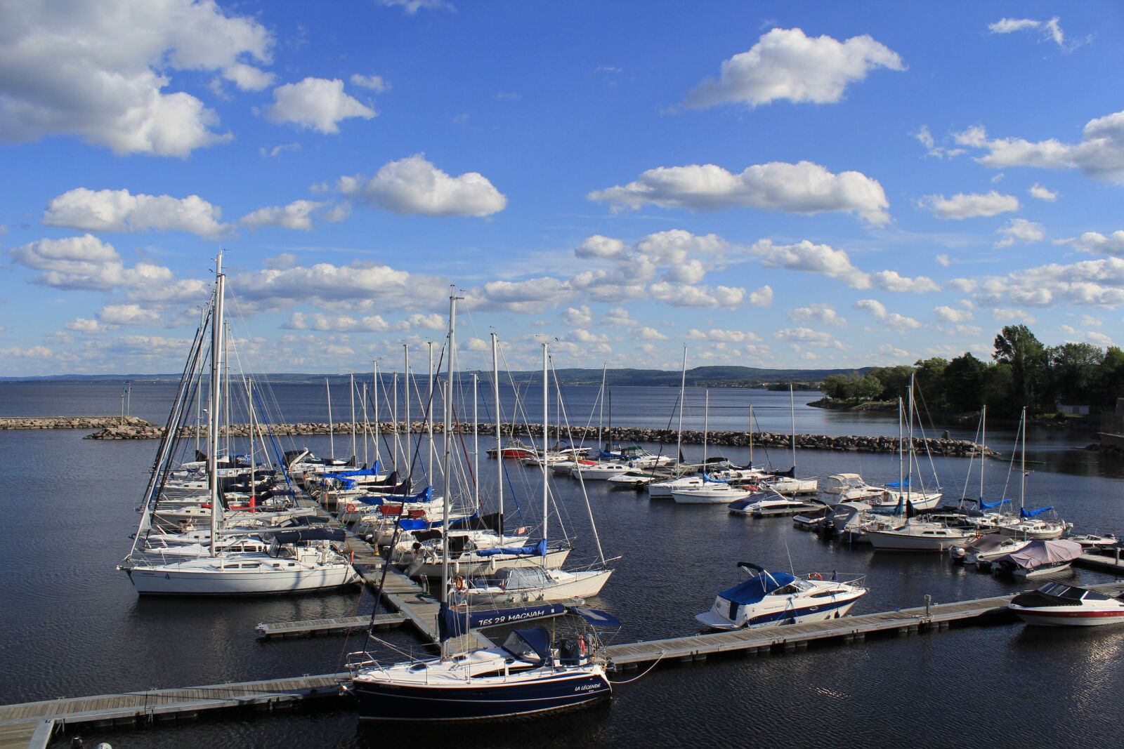 Canon EOS 60D sample photo. Marina, boats, navigation photography