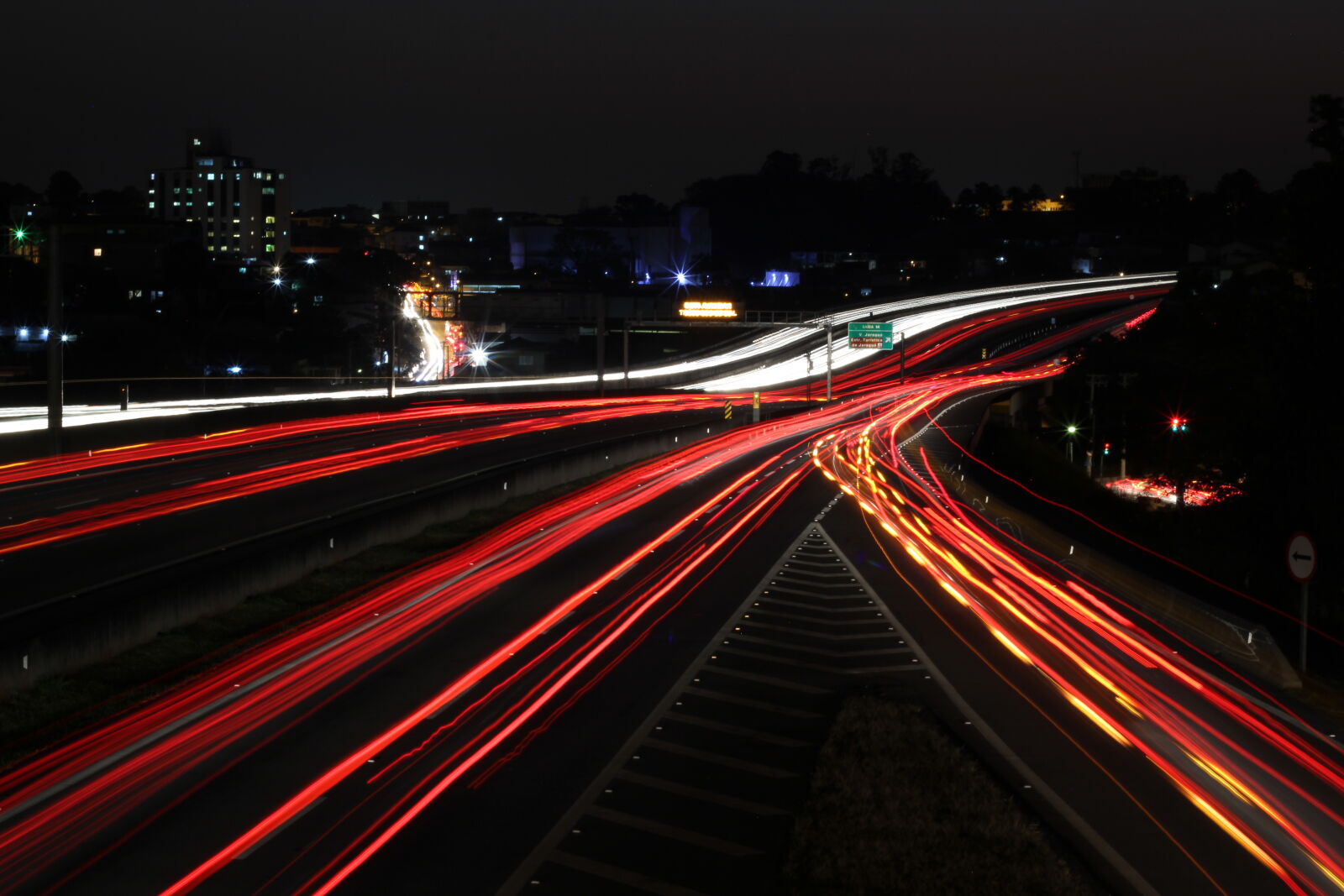 Canon EOS 550D (EOS Rebel T2i / EOS Kiss X4) sample photo. Blur, bridge, buildings, city photography