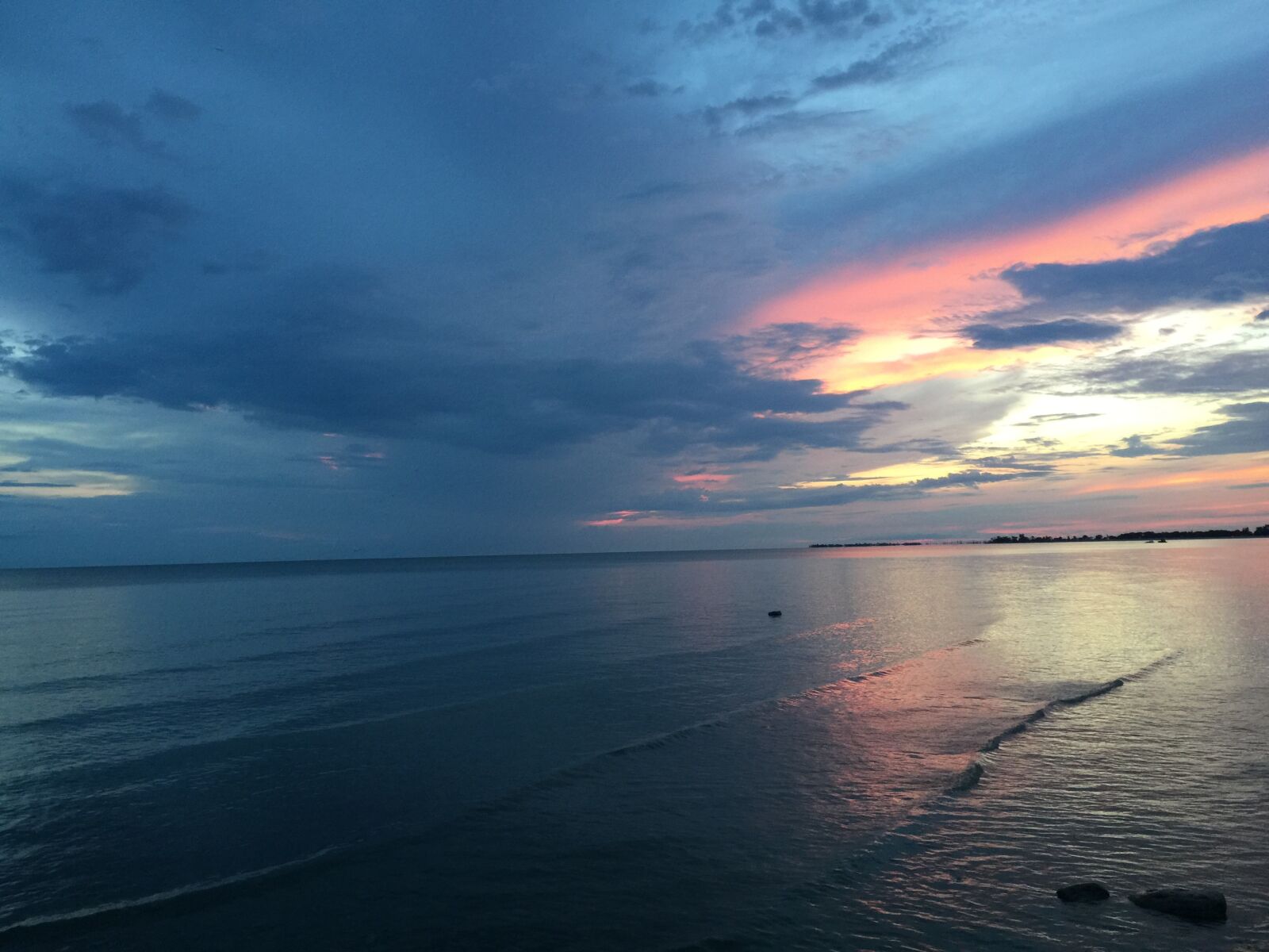 iPhone 6 Plus back camera 4.15mm f/2.2 sample photo. Clouds, sunset, lake photography