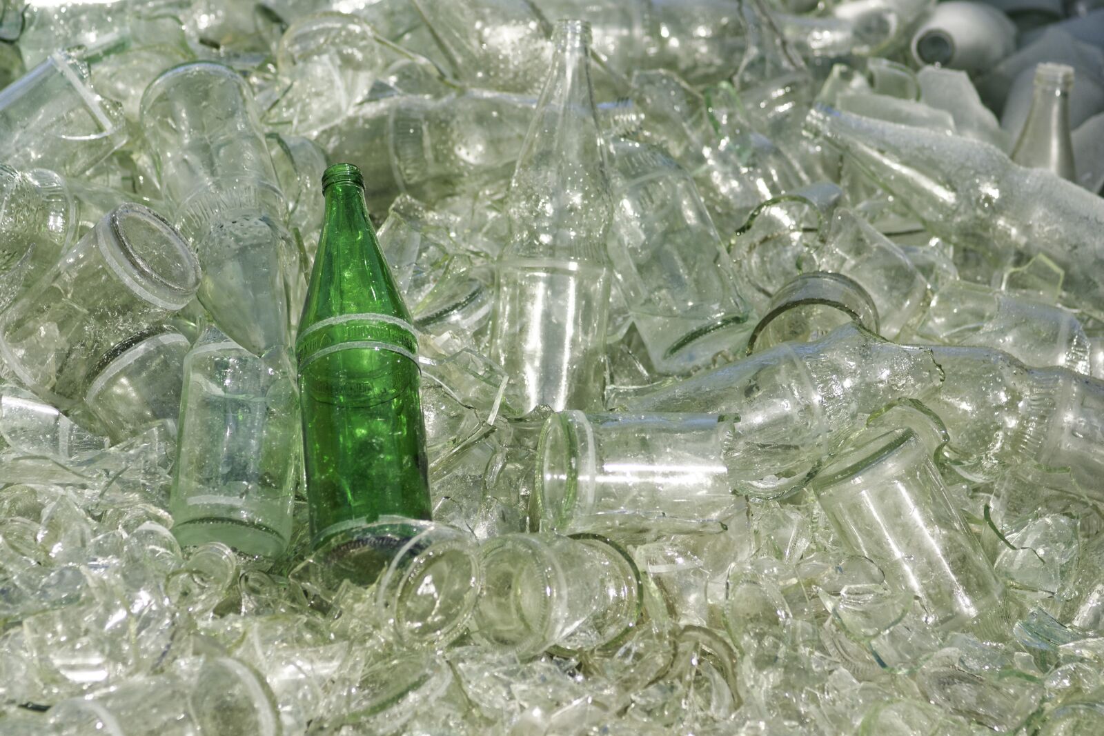 Sony SLT-A77 + Minolta AF 100mm F2.8 Macro [New] sample photo. Glass, bottle, crystal photography