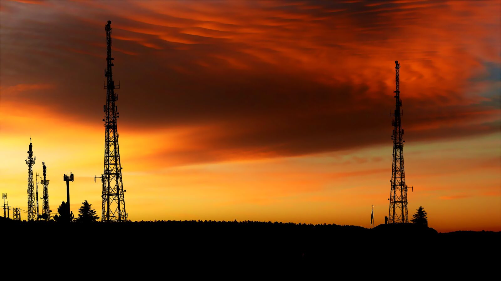 Panasonic Lumix DMC-FZ200 sample photo. Sunset, antennas, sky photography