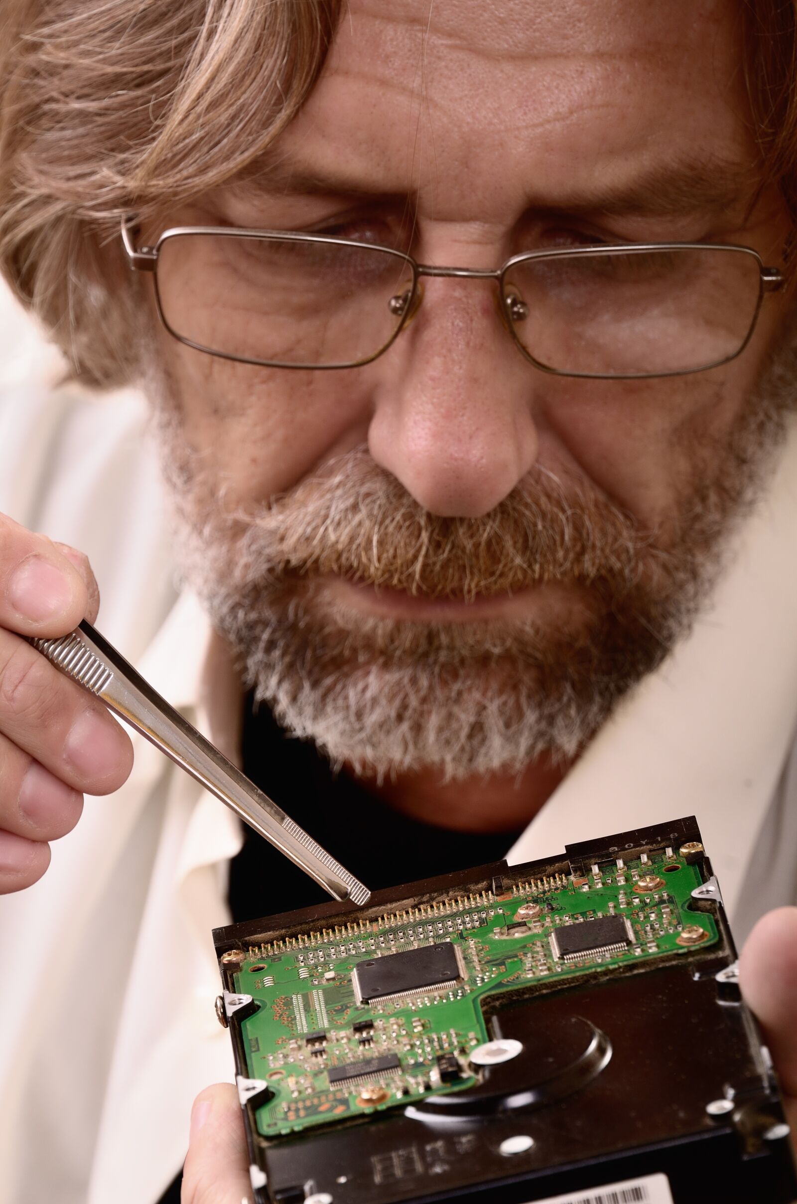 Nikon D7000 sample photo. Technician, repairing, repairman photography
