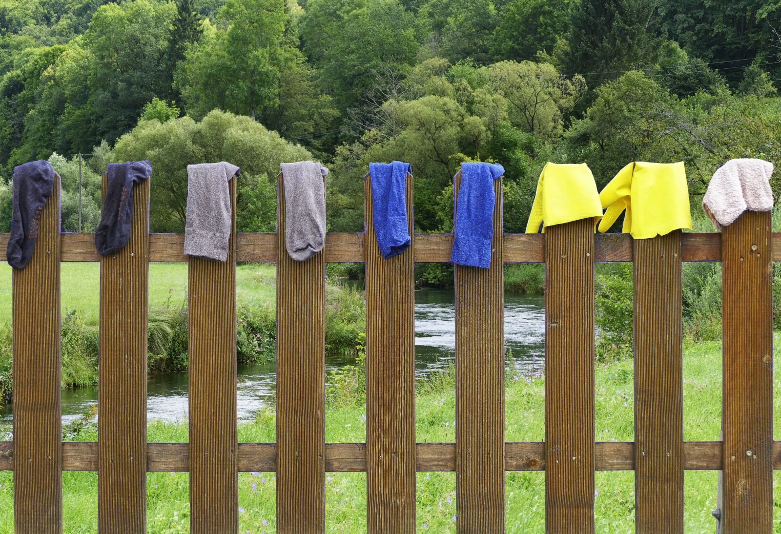 Panasonic Lumix DMC-FZ1000 sample photo. Fence, laundry, dry photography