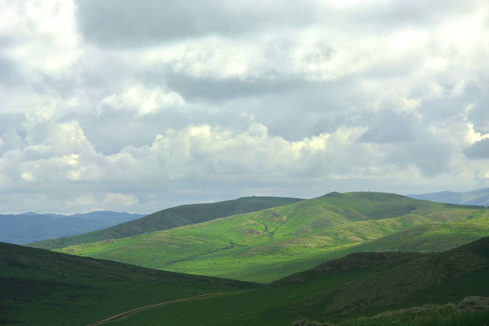 Nikon D5200 sample photo. Prairie, cloud, mountain photography
