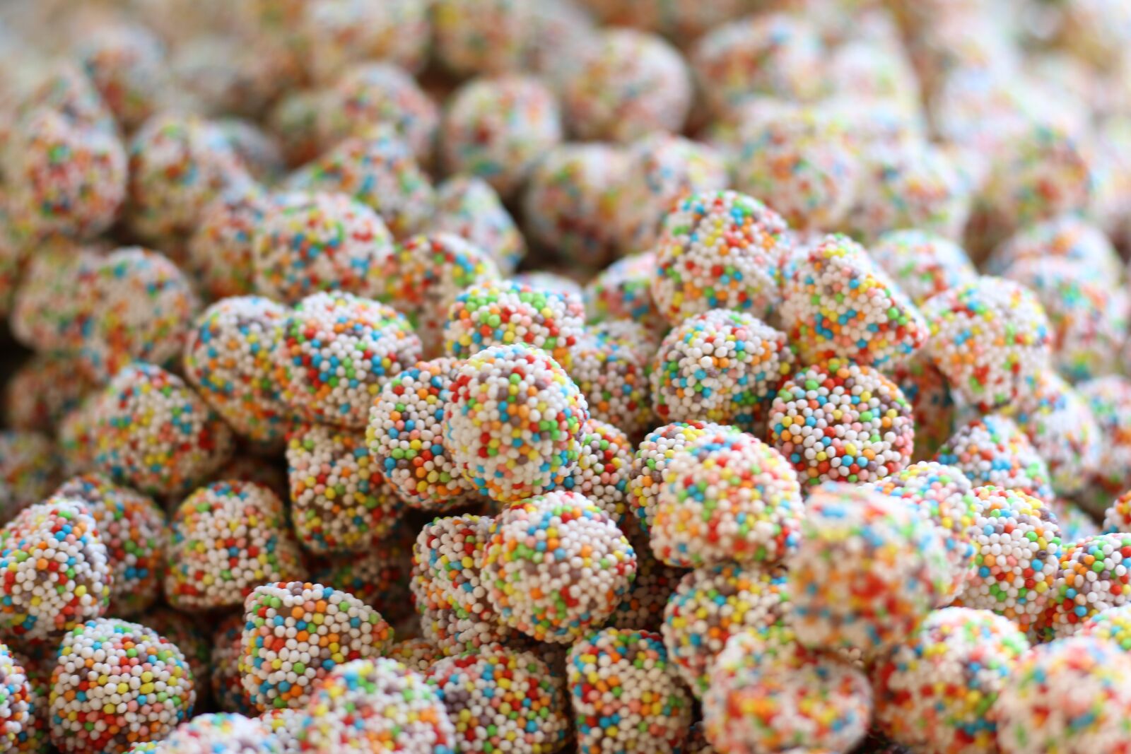 Canon EOS 70D + Canon EF 50mm F1.8 STM sample photo. Candy, gluttony, festival photography