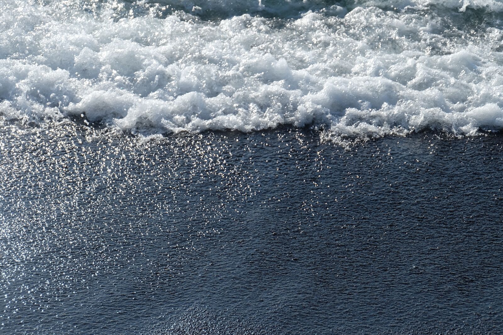 Fujifilm X-A2 + Fujifilm XC 16-50mm F3.5-5.6 OIS II sample photo. Beach, water, sand photography
