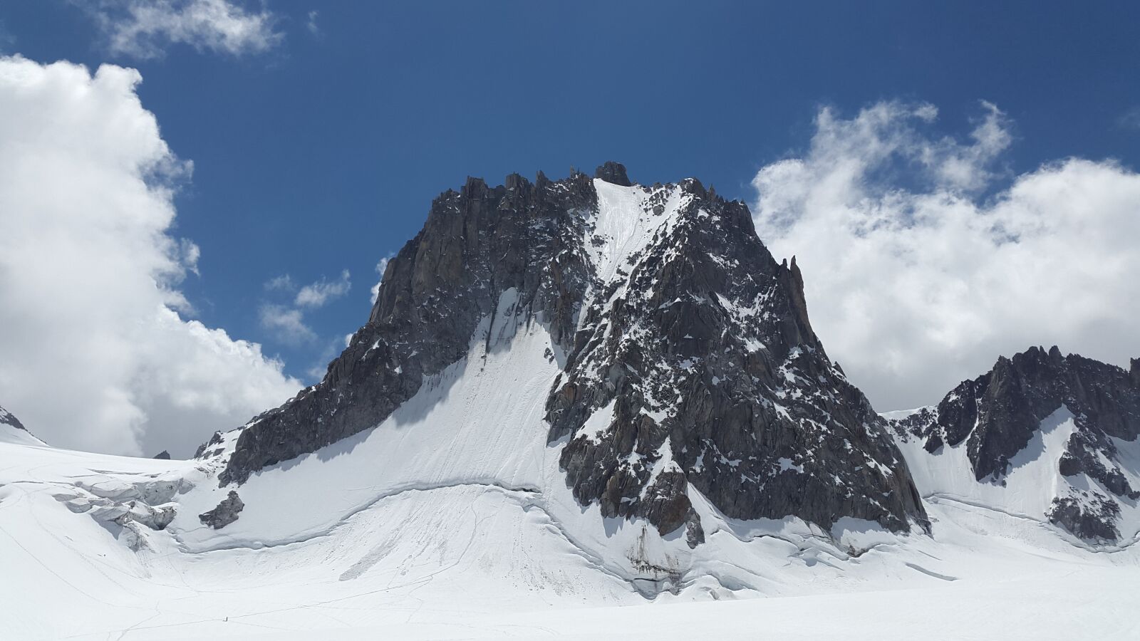 Samsung Galaxy Alpha sample photo. Tour ronde, north wall photography