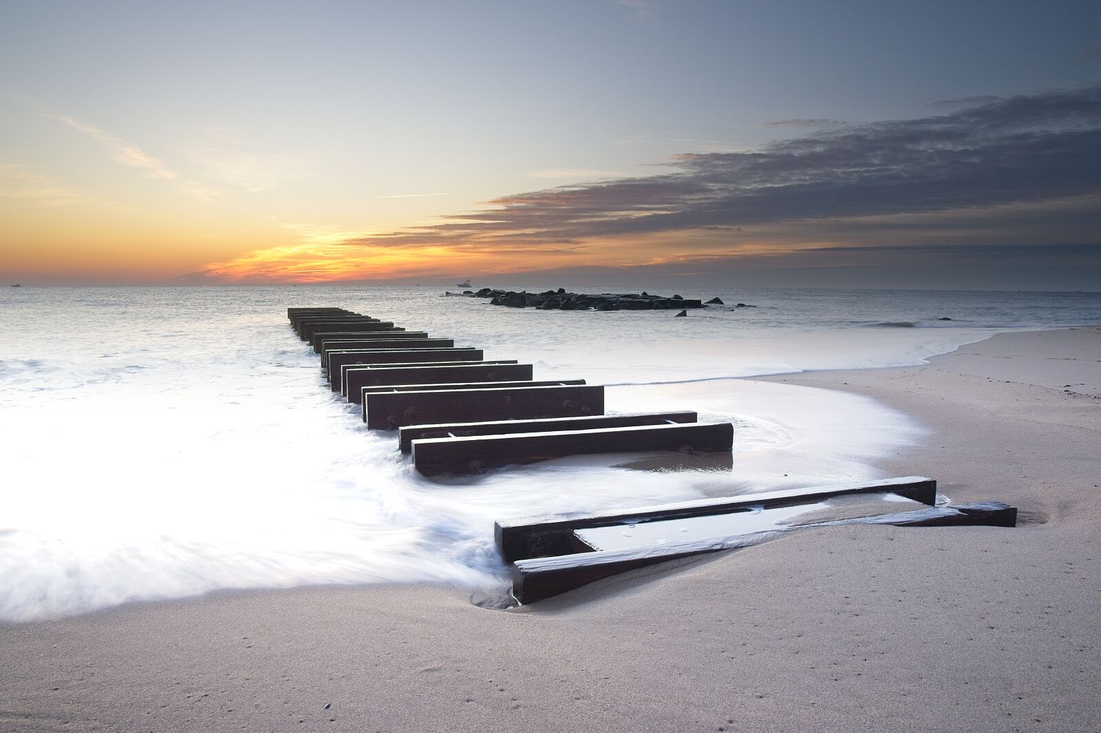 Sony a6400 + Sigma 16mm F1.4 DC DN | C sample photo. Jersey shore, beach, sunrise photography