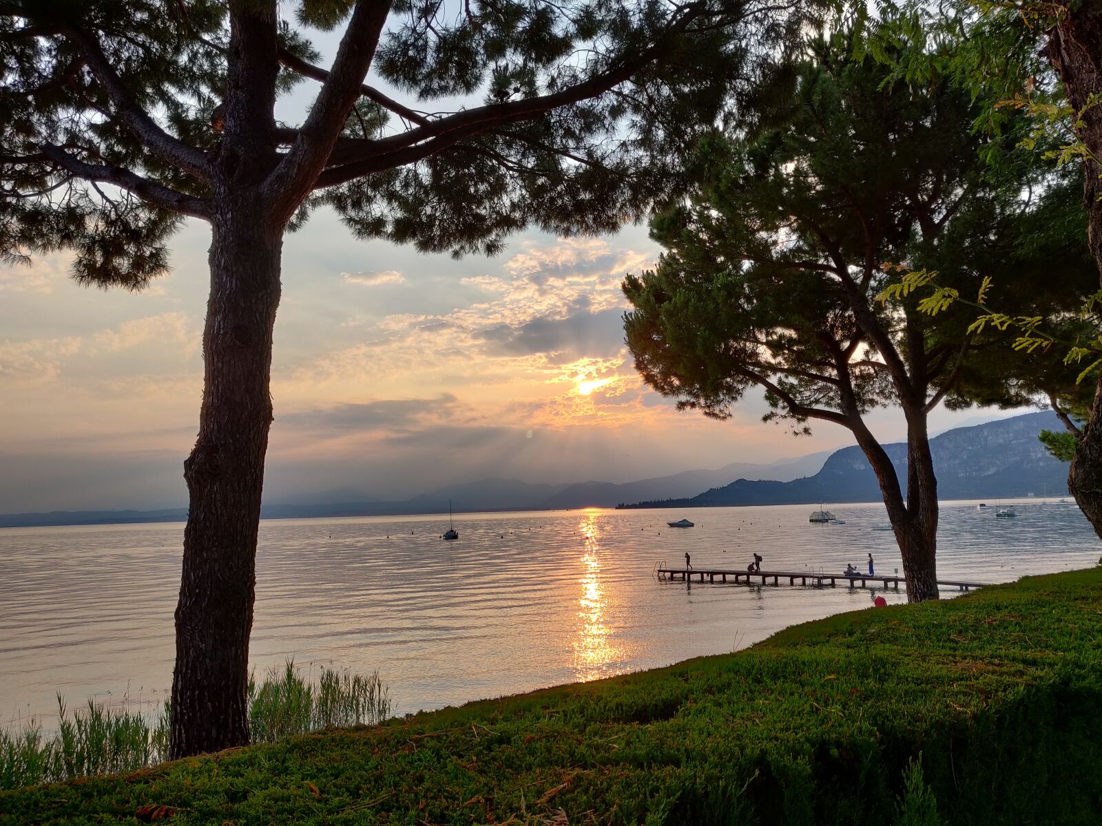 OnePlus 6T sample photo. Garda, sunset, water photography