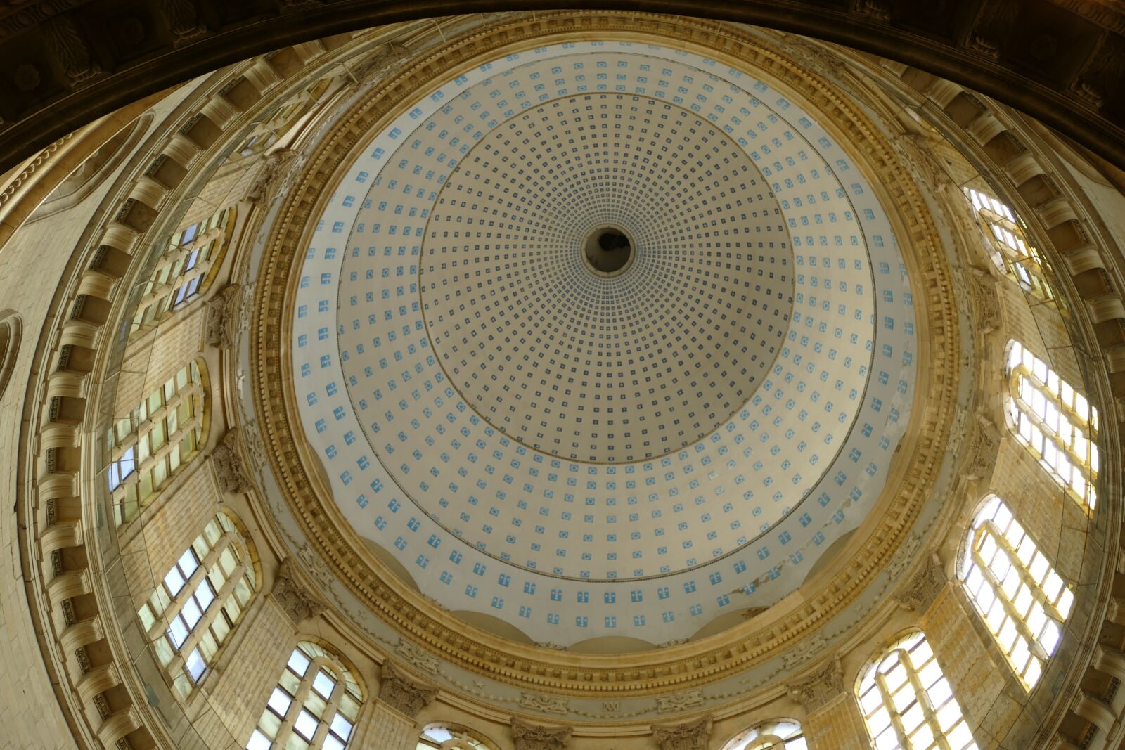Panasonic Lumix DMC-FZ1000 sample photo. Cathedral, dome, church photography
