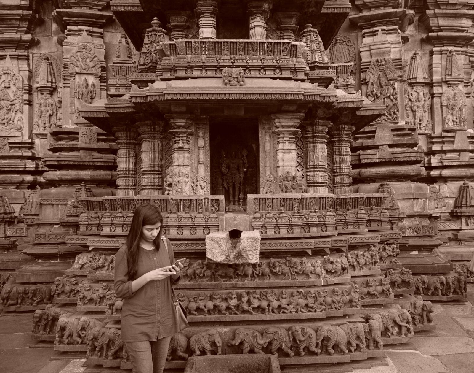 Sony Alpha a5000 (ILCE 5000) sample photo. Temple, girl, architecture photography