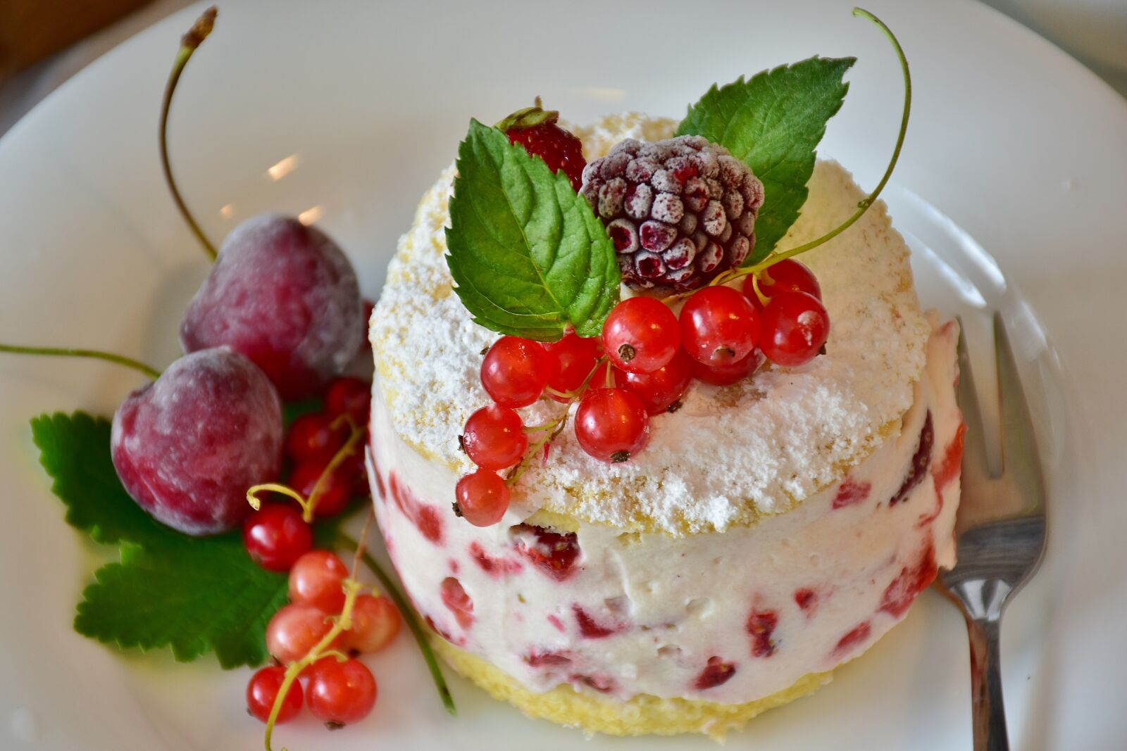 Nikon D7200 sample photo. Cake, strawberries, strawberry shortcake photography