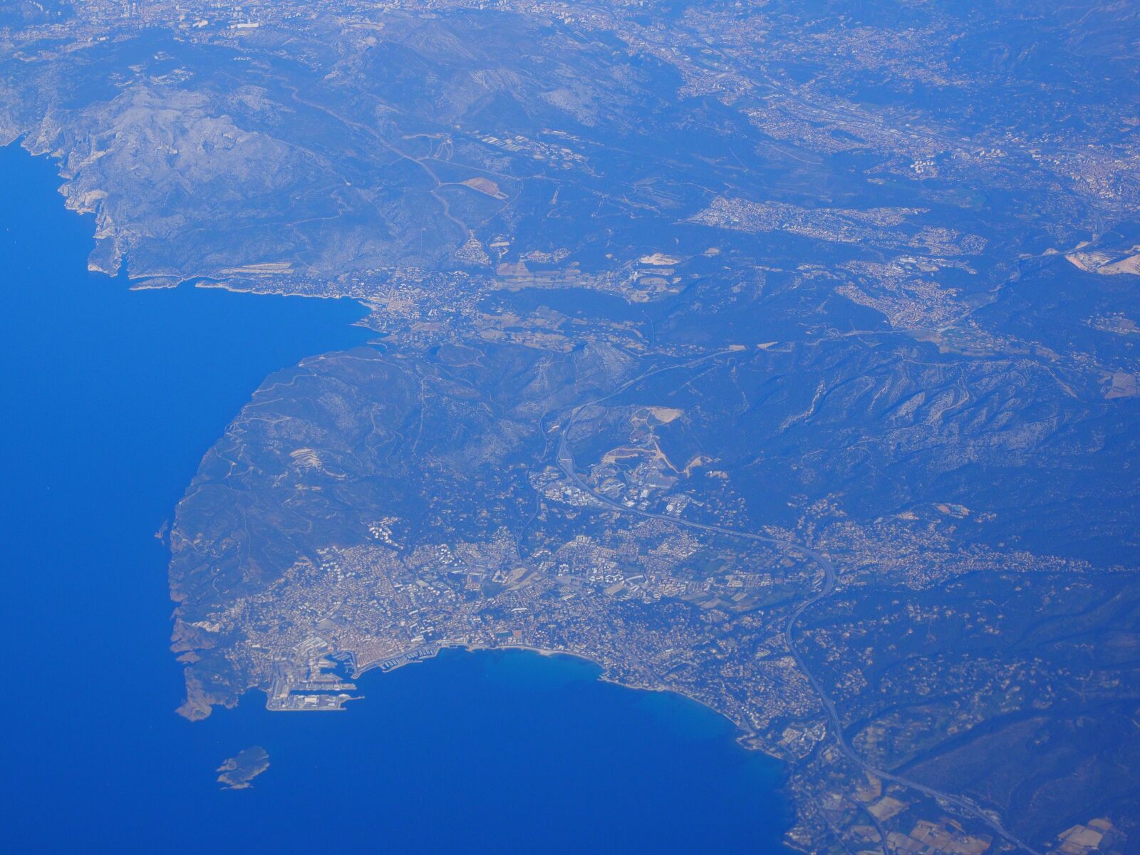 Olympus OM-D E-M1 + Olympus M.Zuiko Digital ED 12-40mm F2.8 Pro sample photo. Aerial view, luftbildaufnahme, cassis photography