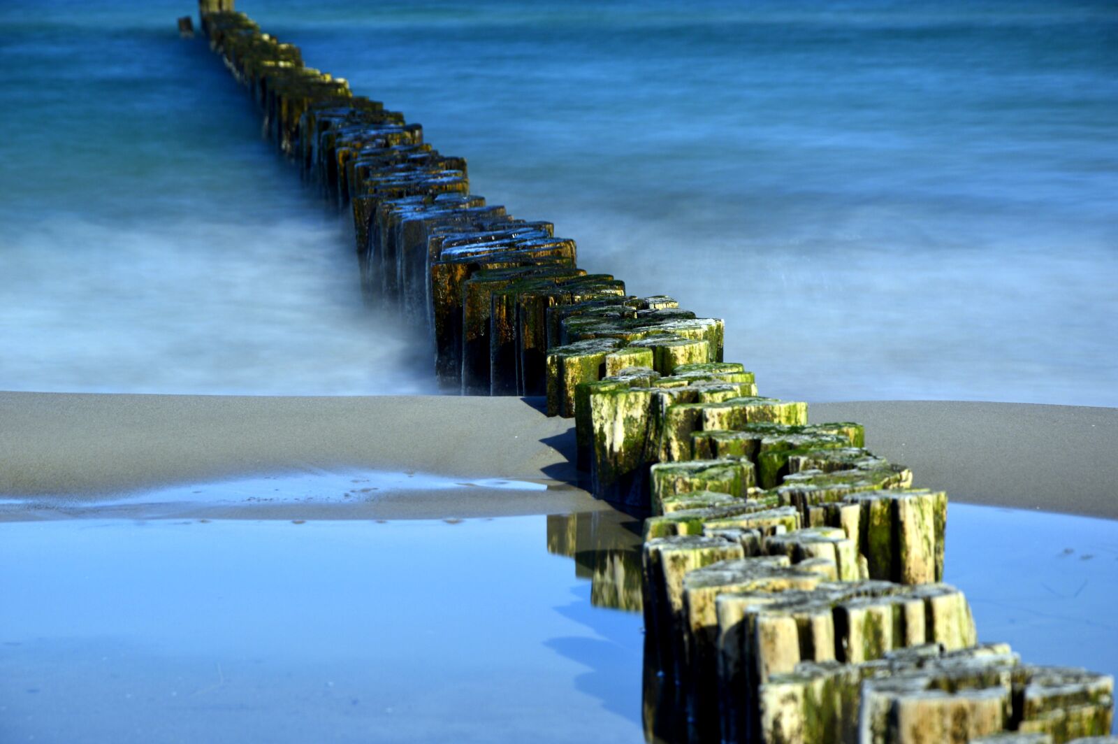Nikon D3200 sample photo. Groynes, breakwater, sea photography