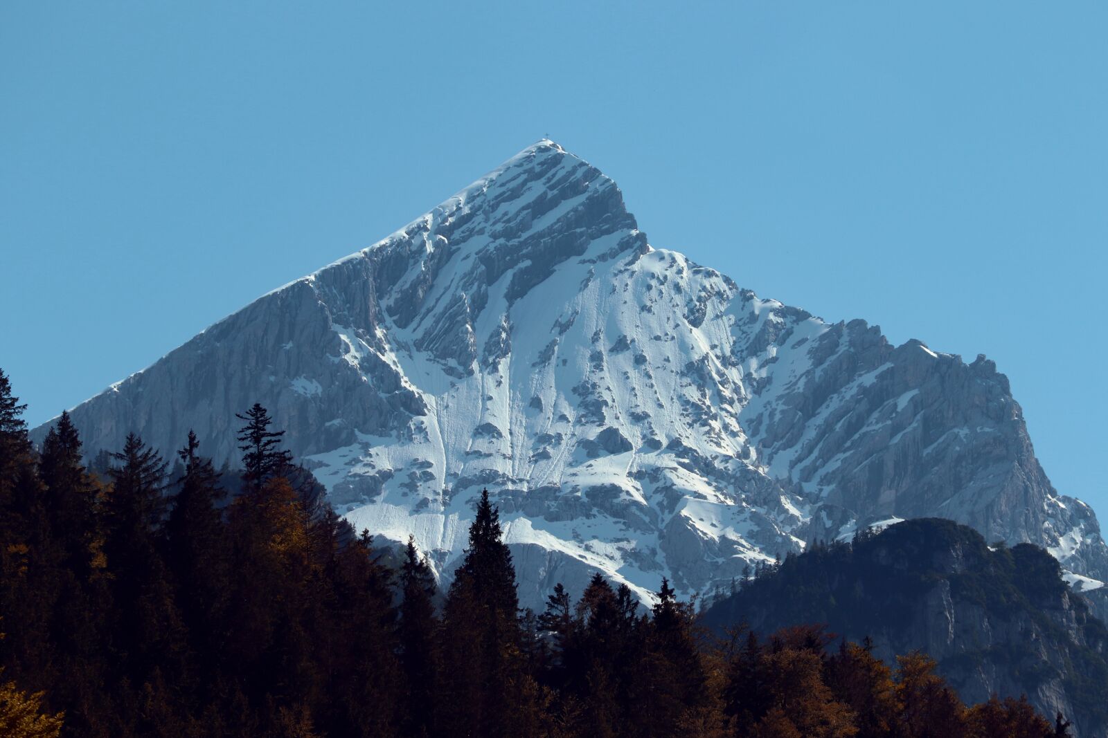 Canon EOS 200D (EOS Rebel SL2 / EOS Kiss X9) sample photo. Alpspitze, alpine, garmisch partenkirchen photography