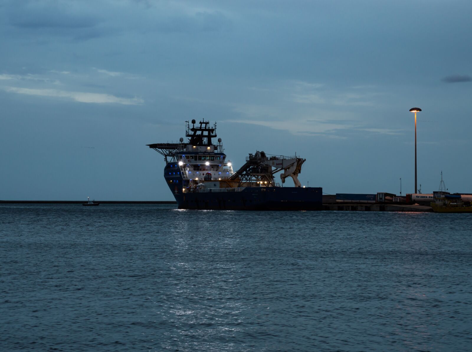 Nikon D3200 sample photo. Ship, crane, transportation photography